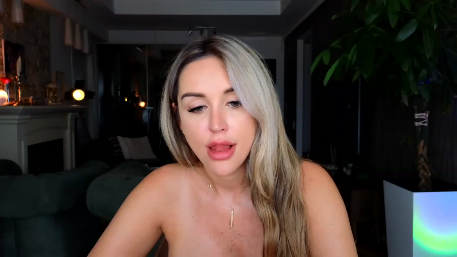 Gallery image thumbnail from TheSassyOne's myfreecams stream on, 06/04/2023, 07:55 image 1 of 20