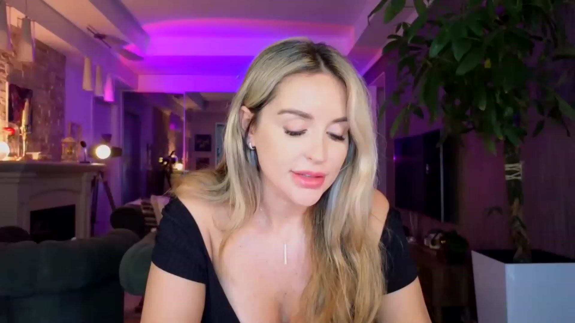 Gallery image thumbnail from TheSassyOne's myfreecams stream on, 06/20/2023, 12:28 image 19 of 20