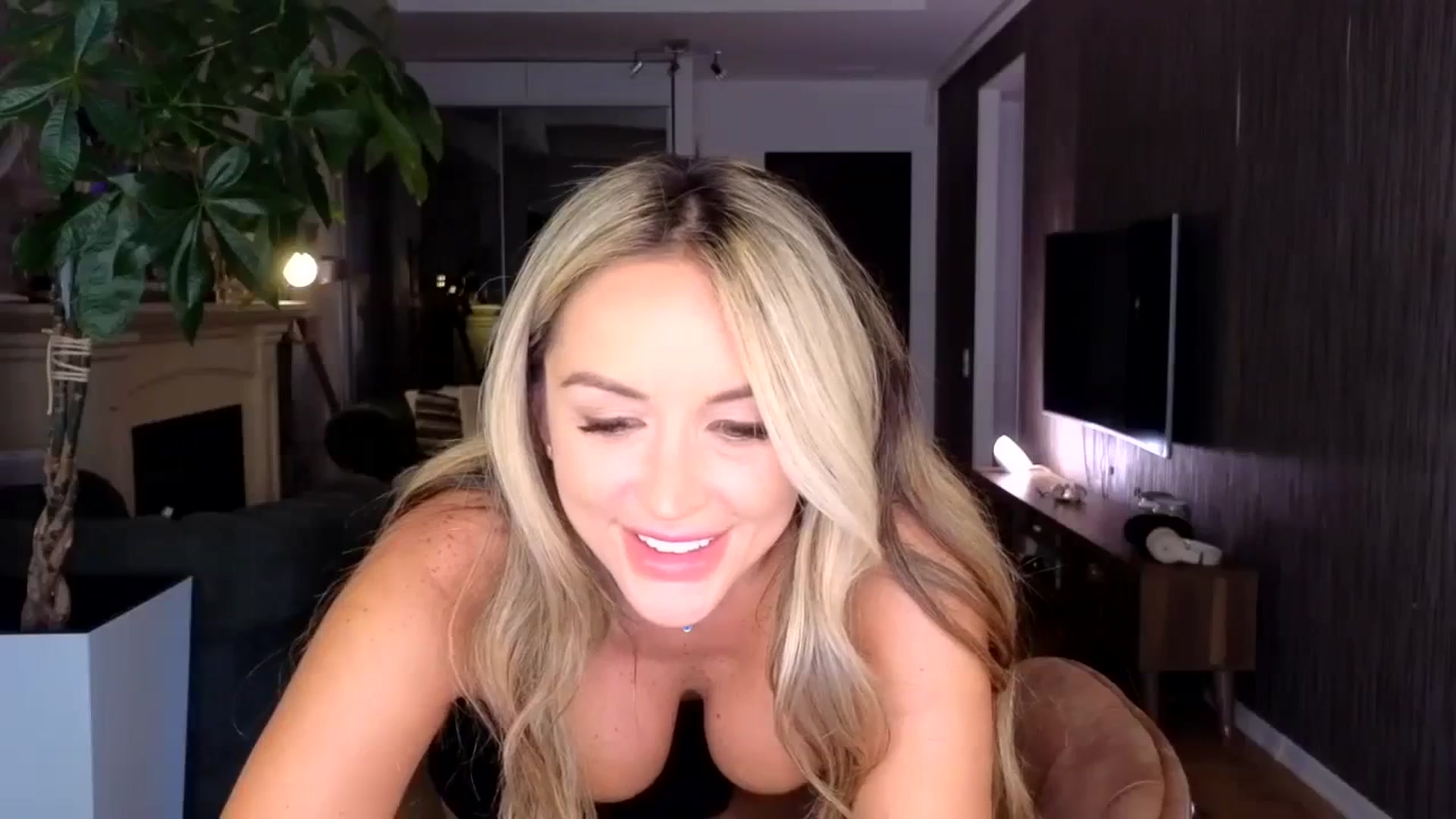 Gallery image thumbnail from TheSassyOne's myfreecams stream on, 09/30/2023, 11:46 image 6 of 20