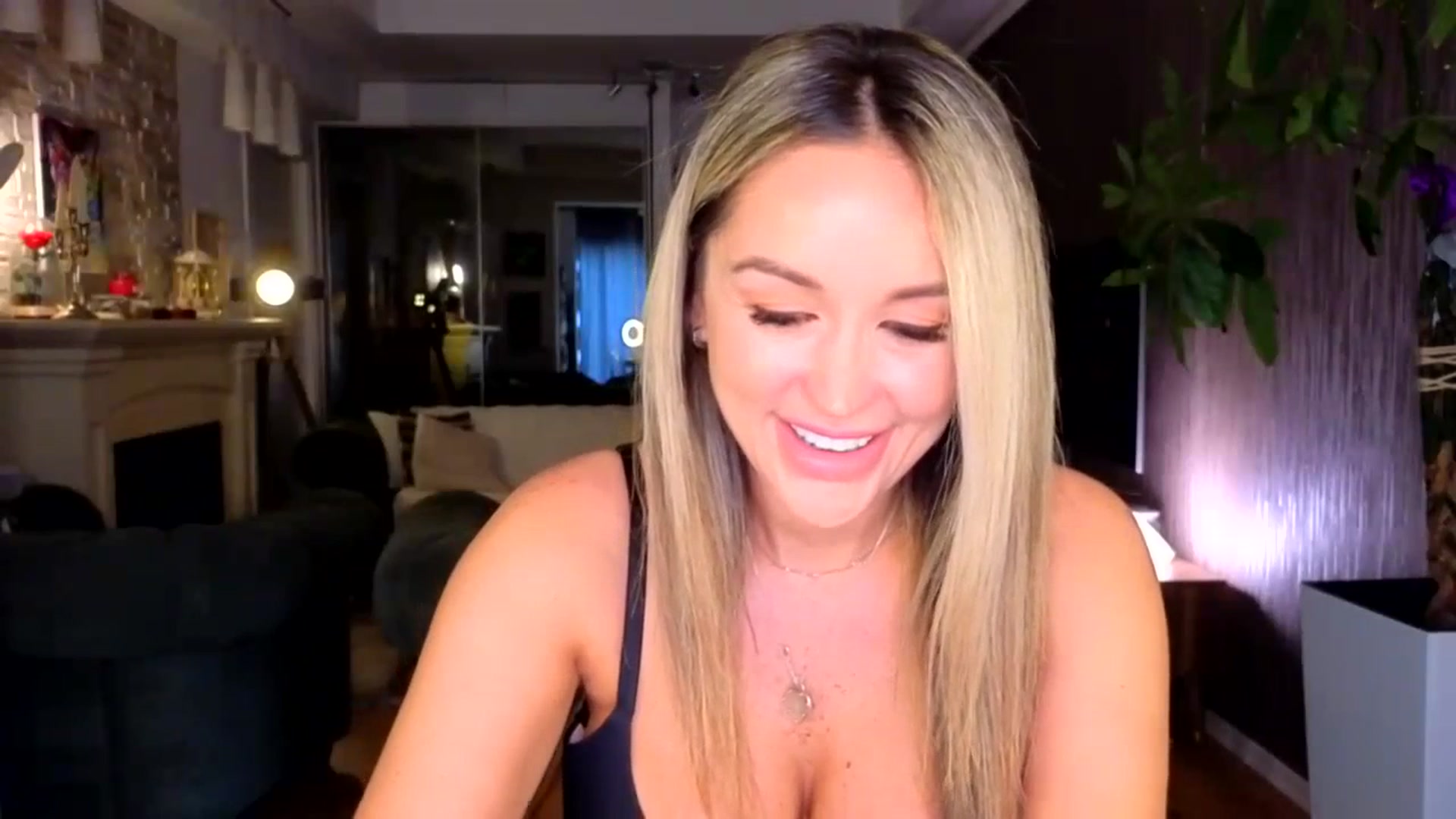 Gallery image thumbnail from TheSassyOne's myfreecams stream on, 10/22/2023, 09:18 image 18 of 20