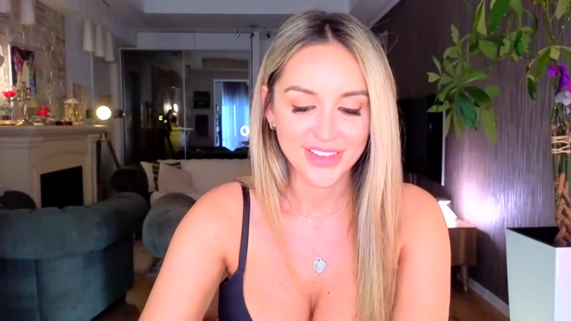 Gallery image thumbnail from TheSassyOne's myfreecams stream on, 10/22/2023, 14:30 image 13 of 20