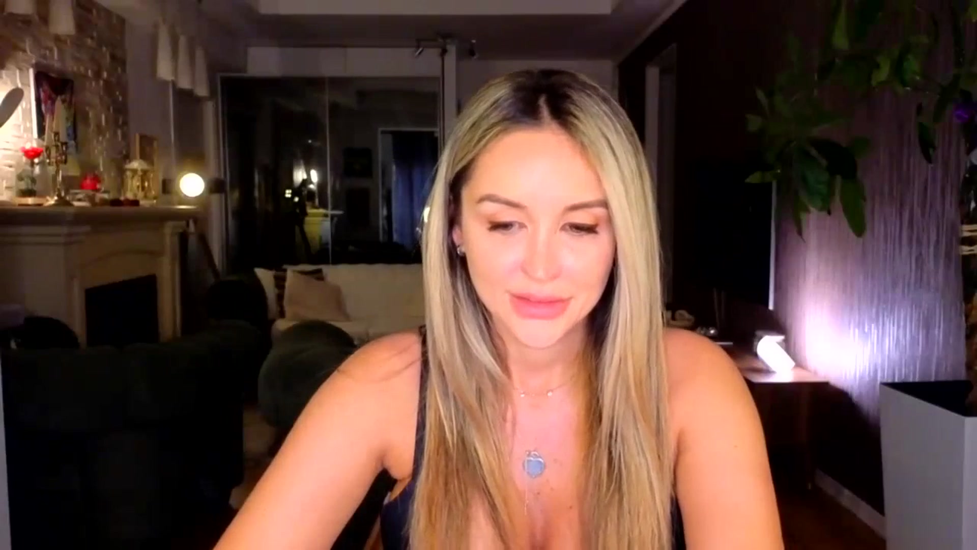 Gallery image thumbnail from TheSassyOne's myfreecams stream on, 10/22/2023, 15:28 image 15 of 20