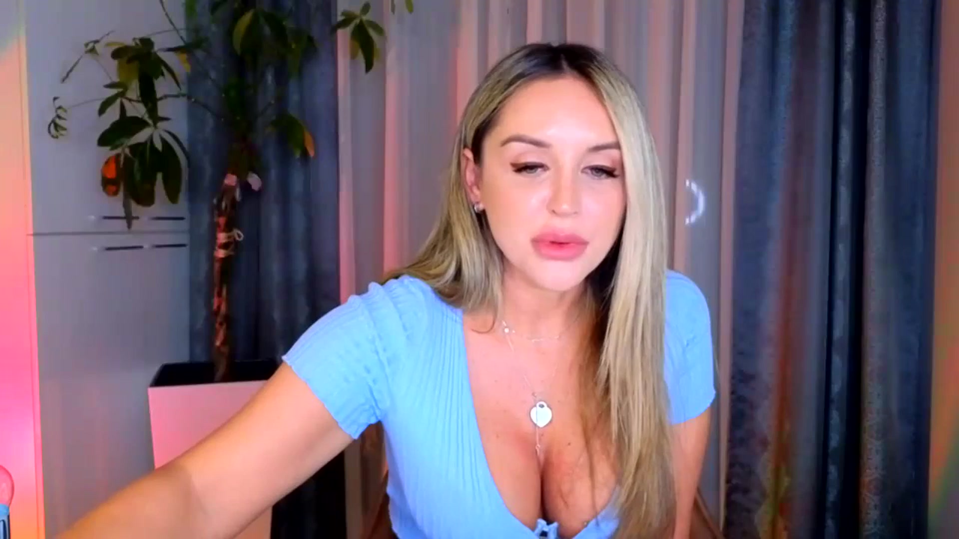 Gallery image thumbnail from TheSassyOne's myfreecams stream on, 11/03/2023, 02:47 image 1 of 20