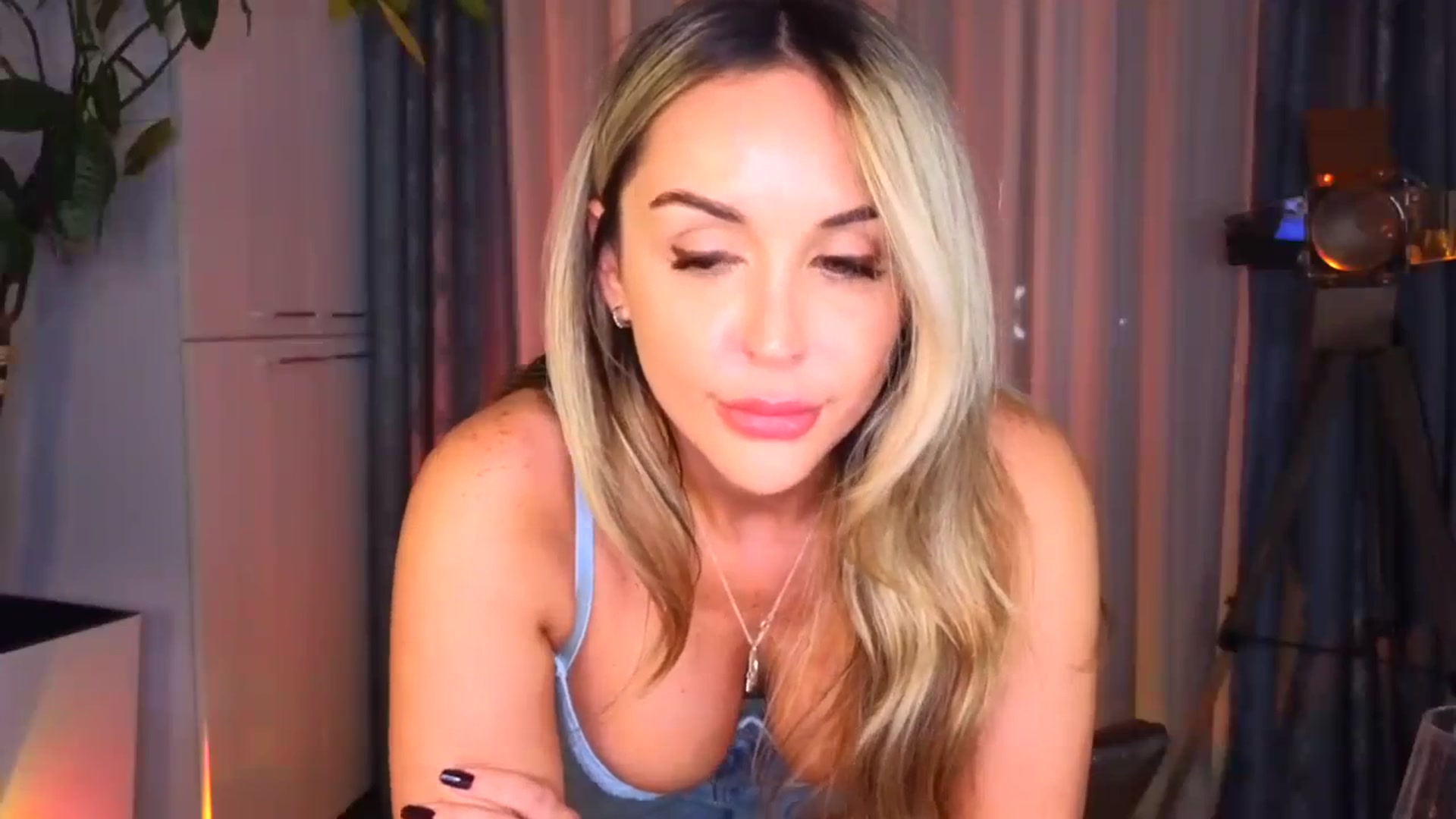 Gallery image thumbnail from TheSassyOne's myfreecams stream on, 11/12/2023, 03:07 image 14 of 20