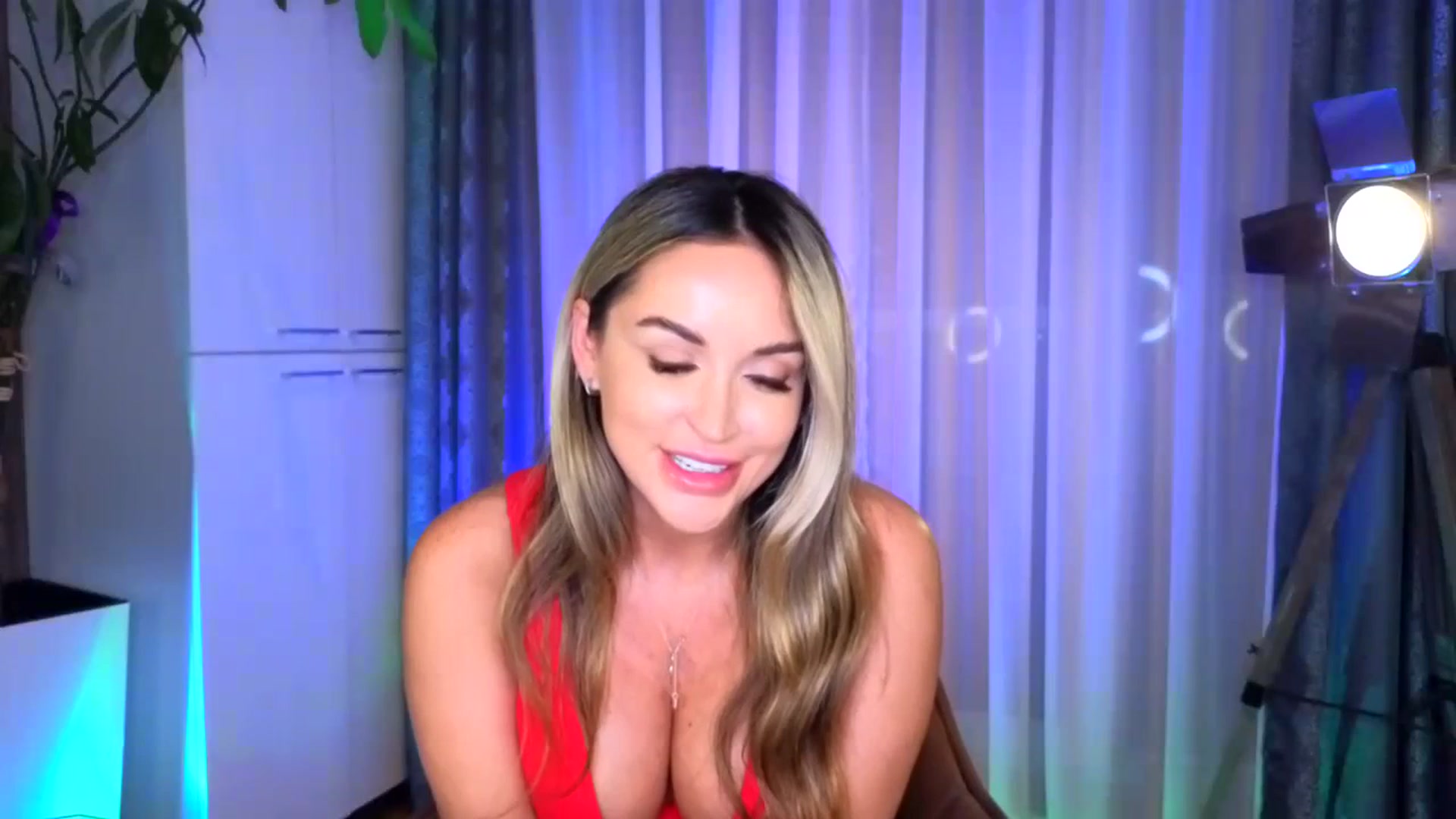 Gallery image thumbnail from TheSassyOne's myfreecams stream on, 11/15/2023, 01:15 image 1 of 20