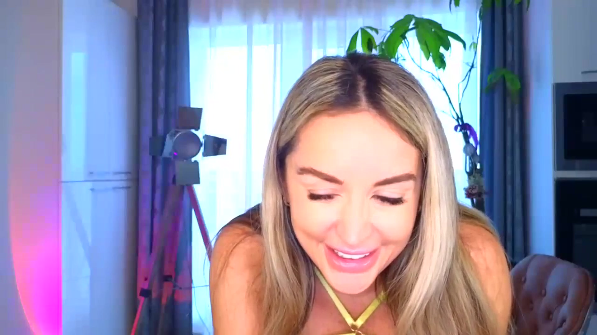 Gallery image thumbnail from TheSassyOne's myfreecams stream on, 12/16/2023, 14:26 image 6 of 20