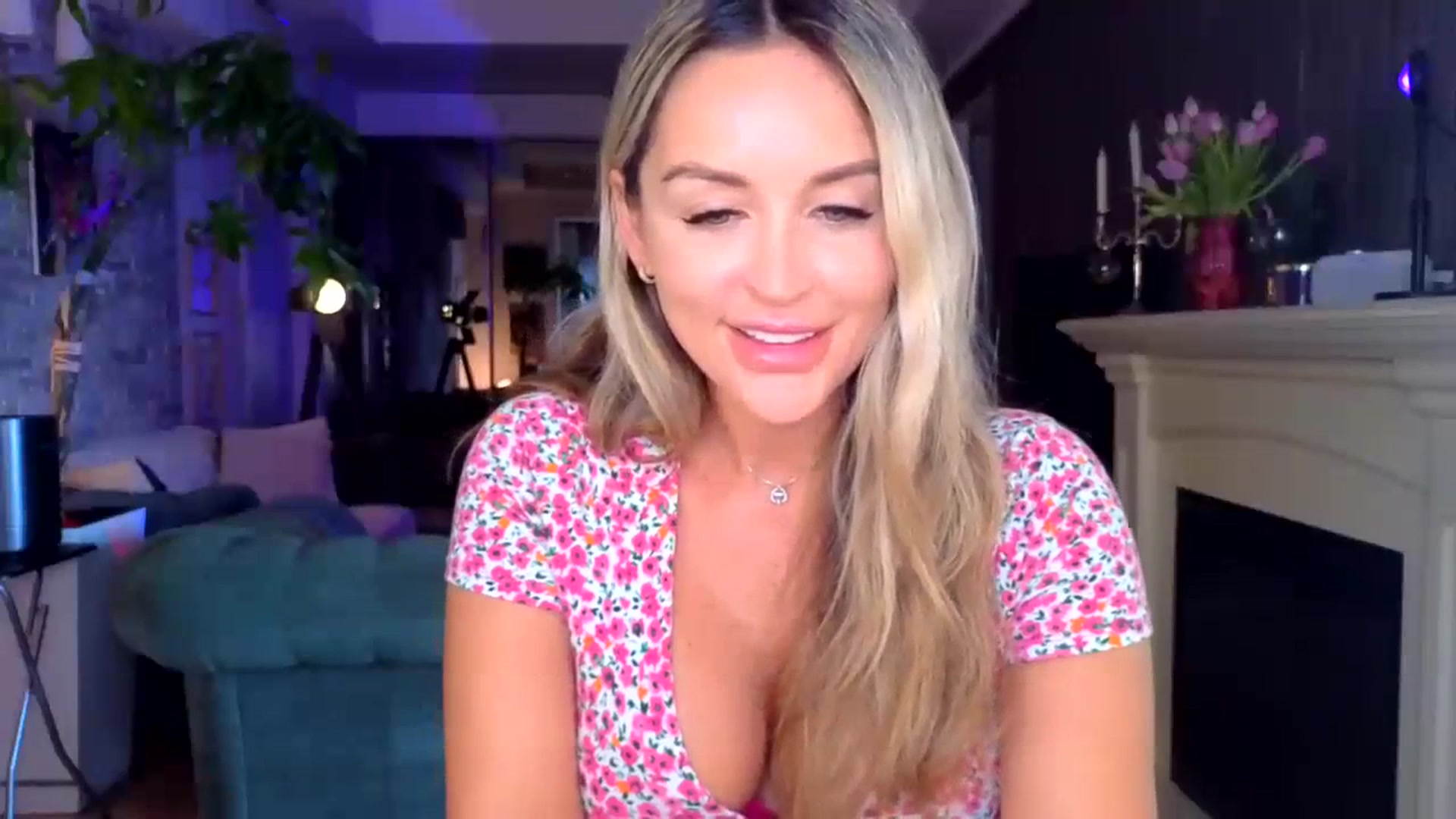 Gallery image thumbnail from TheSassyOne's myfreecams stream on, 01/21/2024, 12:14 image 3 of 20