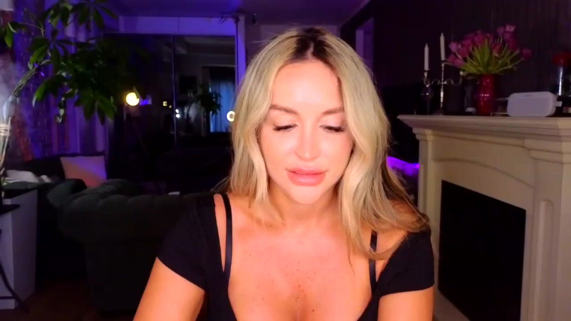 Gallery image thumbnail from TheSassyOne's myfreecams stream on, 03/04/2024, 09:54 image 14 of 20