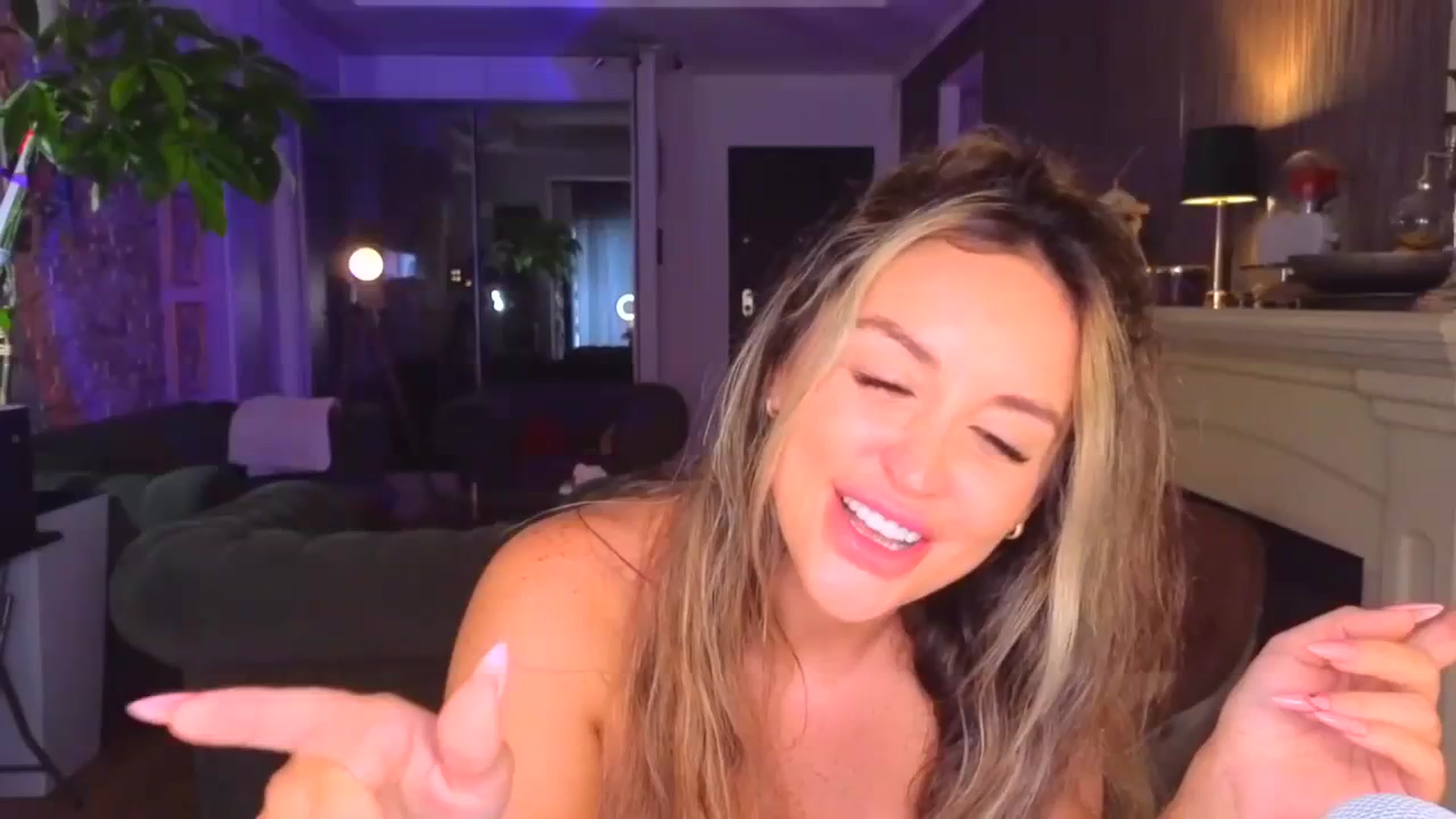 Gallery image thumbnail from TheSassyOne's myfreecams stream on, 03/31/2024, 13:48 image 13 of 20