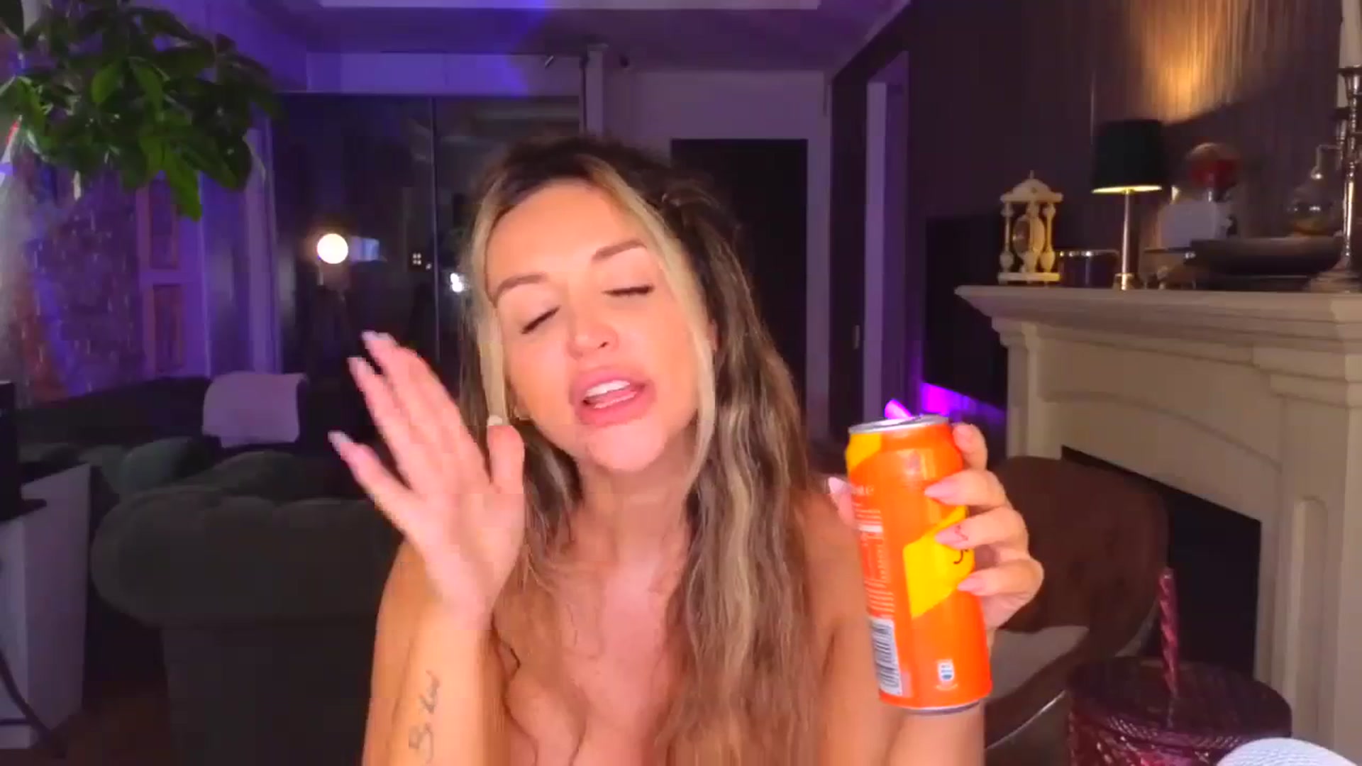 Gallery image thumbnail from TheSassyOne's myfreecams stream on, 03/31/2024, 13:48 image 2 of 20