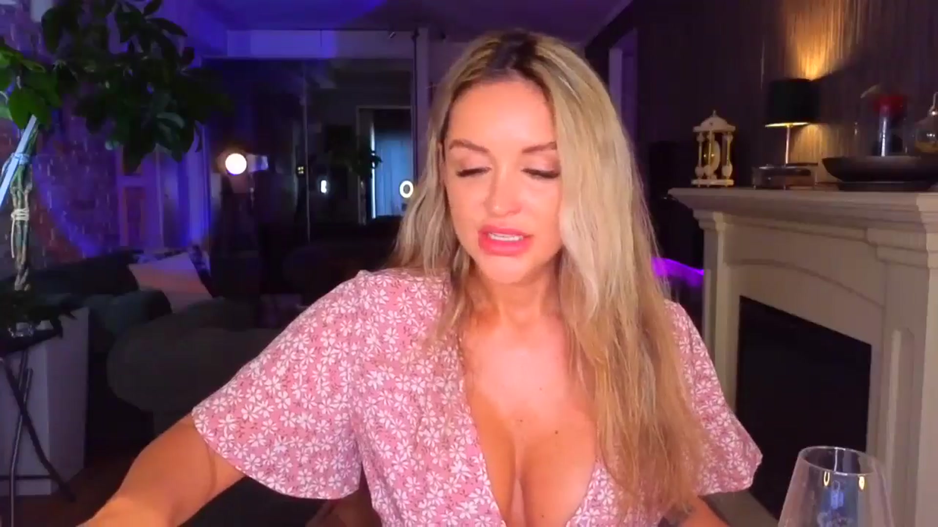Gallery image thumbnail from TheSassyOne's myfreecams stream on, 05/18/2024, 15:05 image 10 of 20