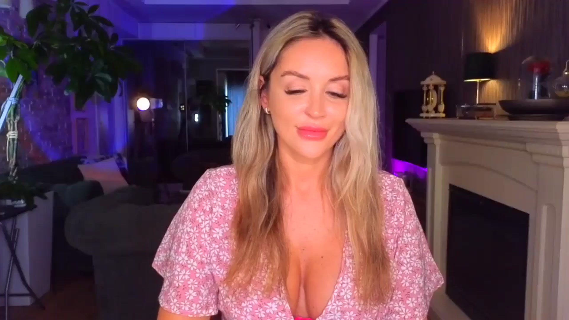 Gallery image thumbnail from TheSassyOne's myfreecams stream on, 05/18/2024, 15:05 image 6 of 20