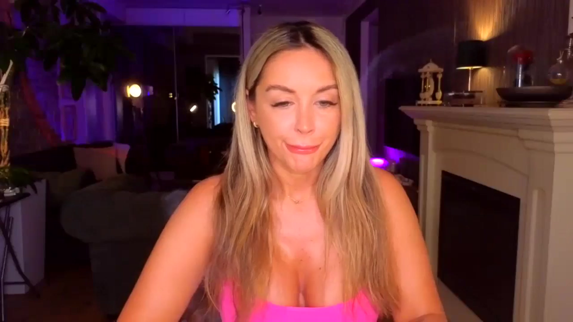 Gallery image thumbnail from TheSassyOne's myfreecams stream on, 05/28/2024, 10:28 image 5 of 20