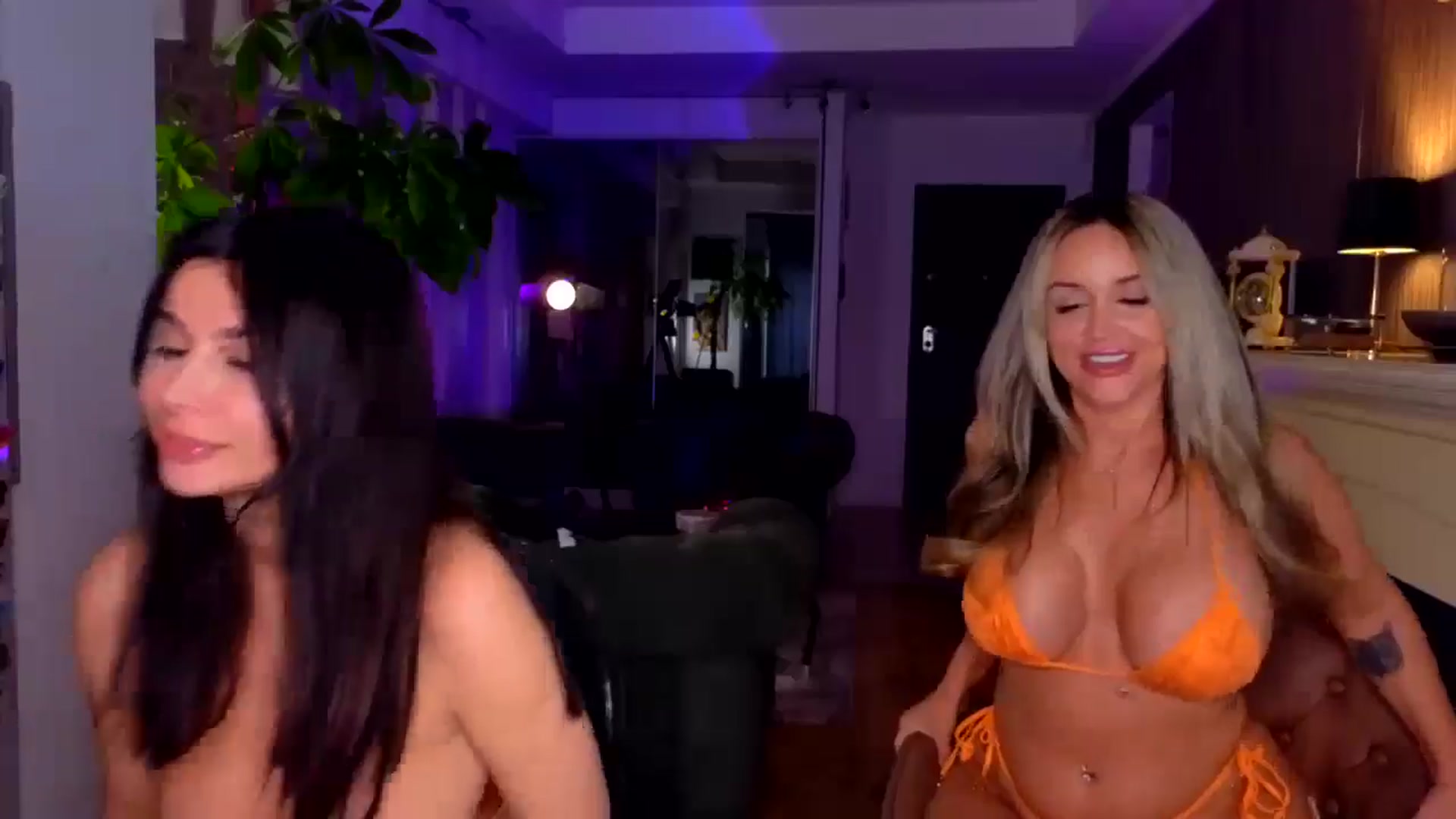 Gallery image thumbnail from TheSassyOne's myfreecams stream on, 06/23/2024, 20:09 image 14 of 20