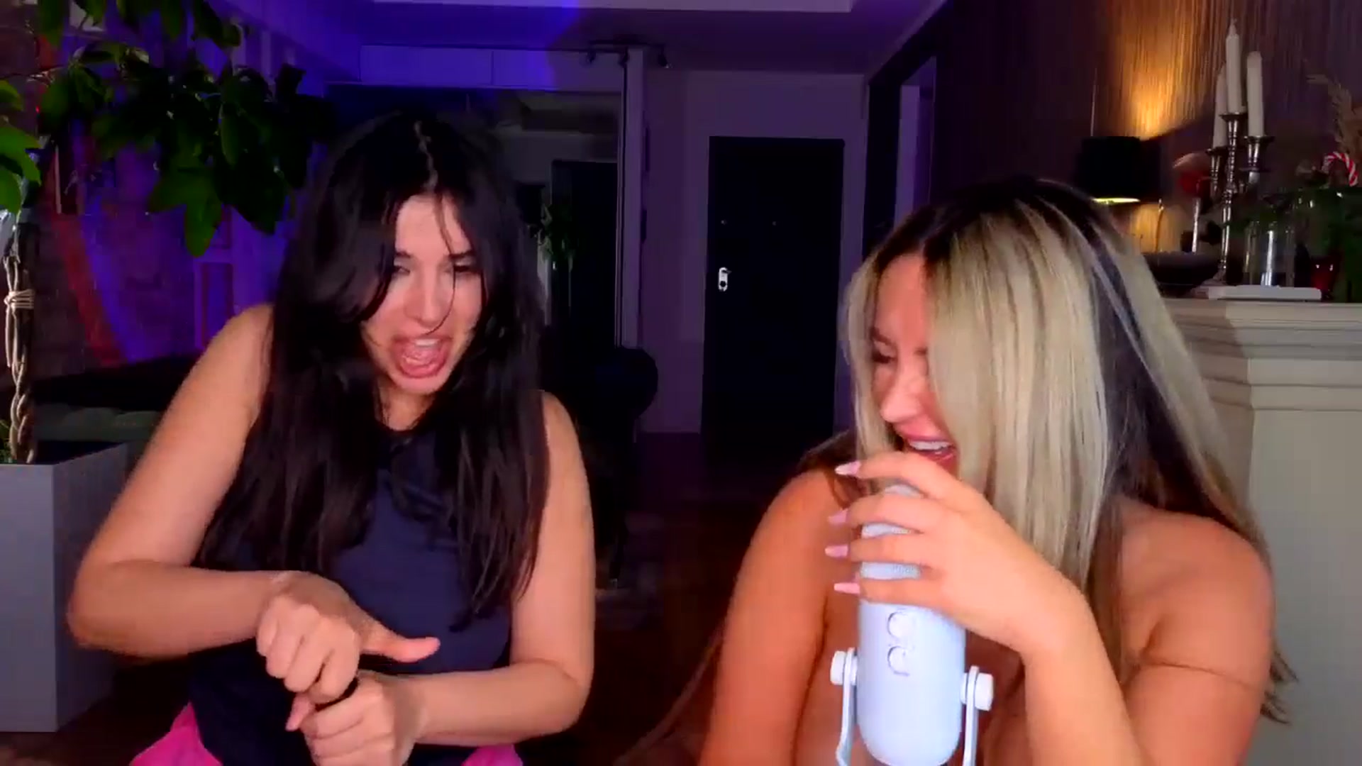 Gallery image thumbnail from TheSassyOne's myfreecams stream on, 06/23/2024, 22:52 image 15 of 20