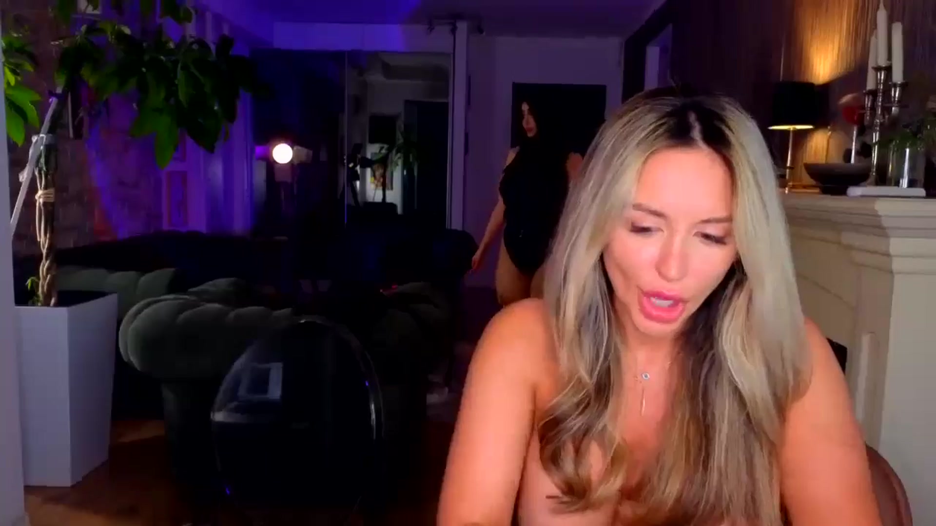 Gallery image thumbnail from TheSassyOne's myfreecams stream on, 06/23/2024, 22:52 image 2 of 20