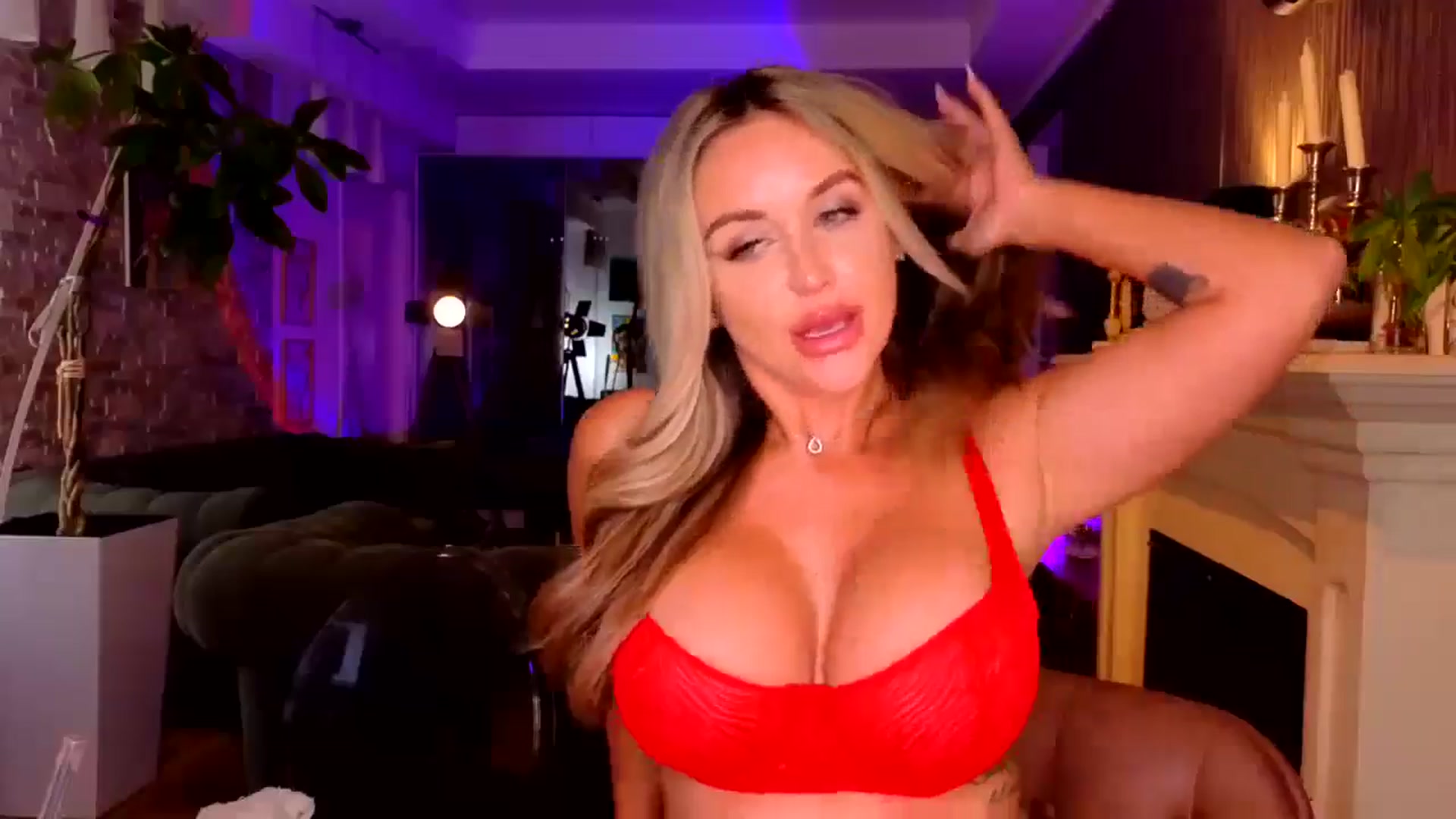 Gallery image thumbnail from TheSassyOne's myfreecams stream on, 09/08/2024, 23:02 image 15 of 20