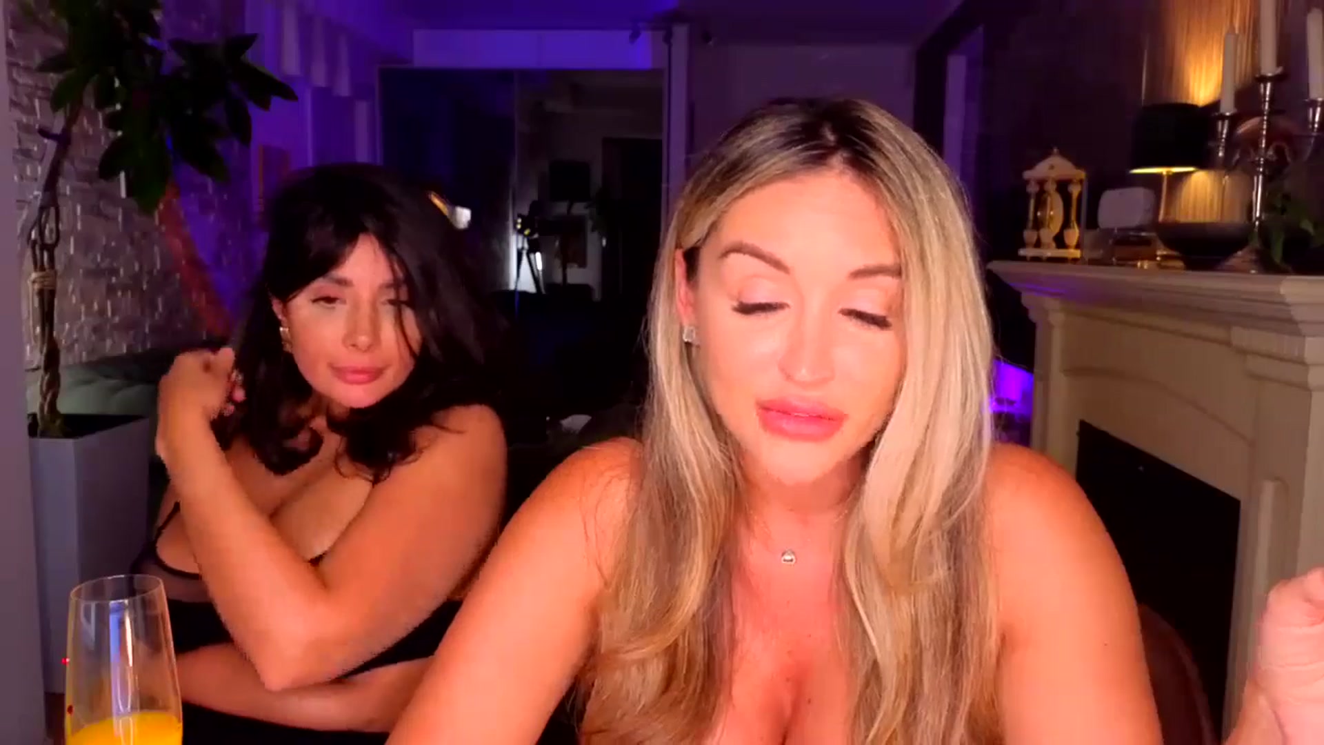 Gallery image thumbnail from TheSassyOne's myfreecams stream on, 10/05/2024, 21:27 image 7 of 20