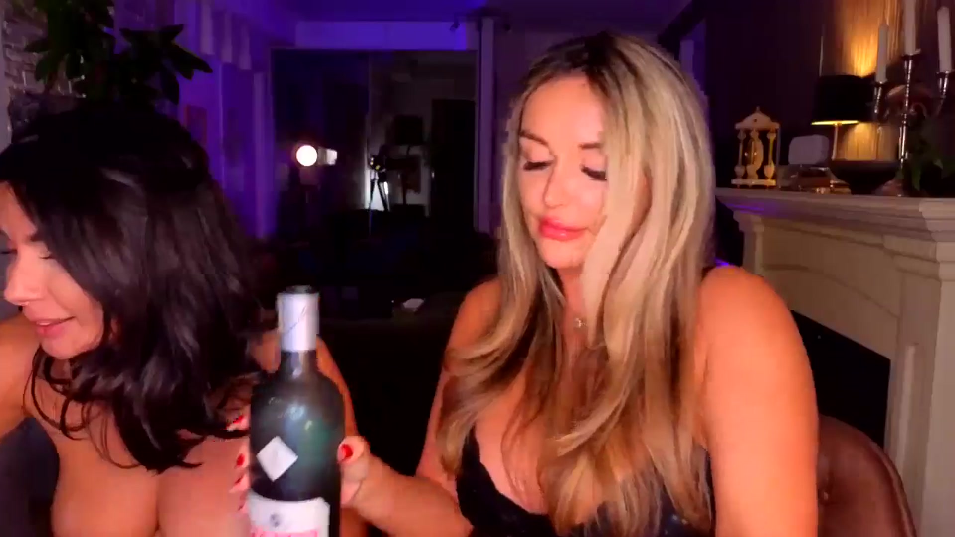 Gallery image thumbnail from TheSassyOne's myfreecams stream on, 10/05/2024, 21:27 image 11 of 20