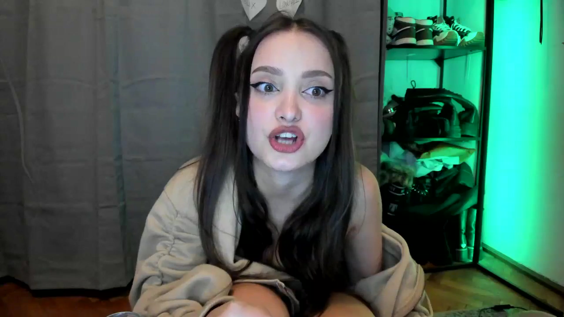 Gallery image thumbnail from TheScrewer's myfreecams stream on, 02/24/2024, 22:30 image 8 of 20
