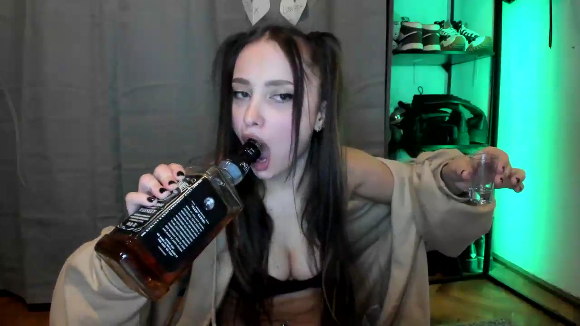 Gallery image thumbnail from TheScrewer's myfreecams stream on, 02/24/2024, 22:30 image 6 of 20