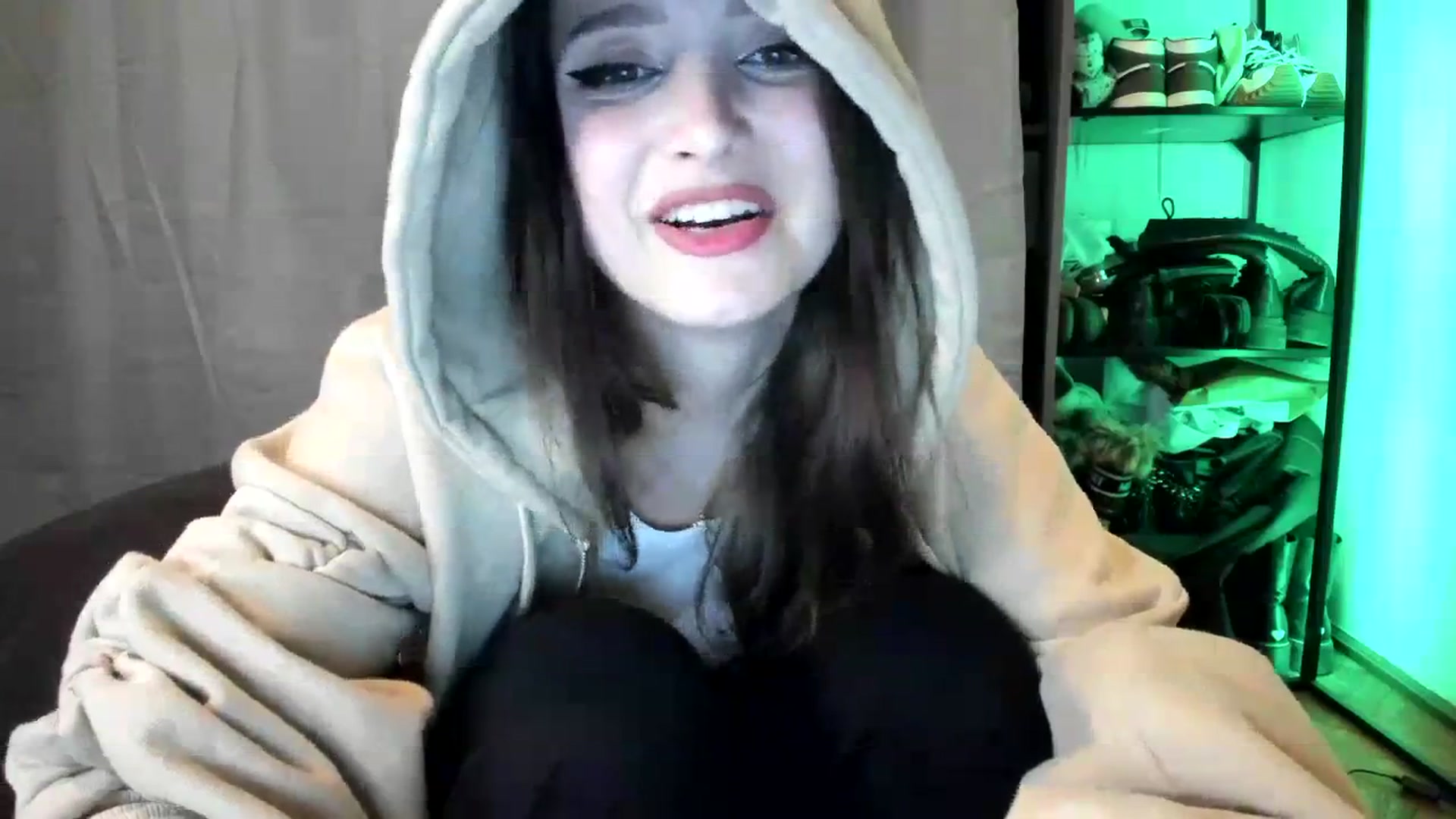 Gallery image thumbnail from TheScrewer's myfreecams stream on, 03/02/2024, 21:58 image 16 of 20