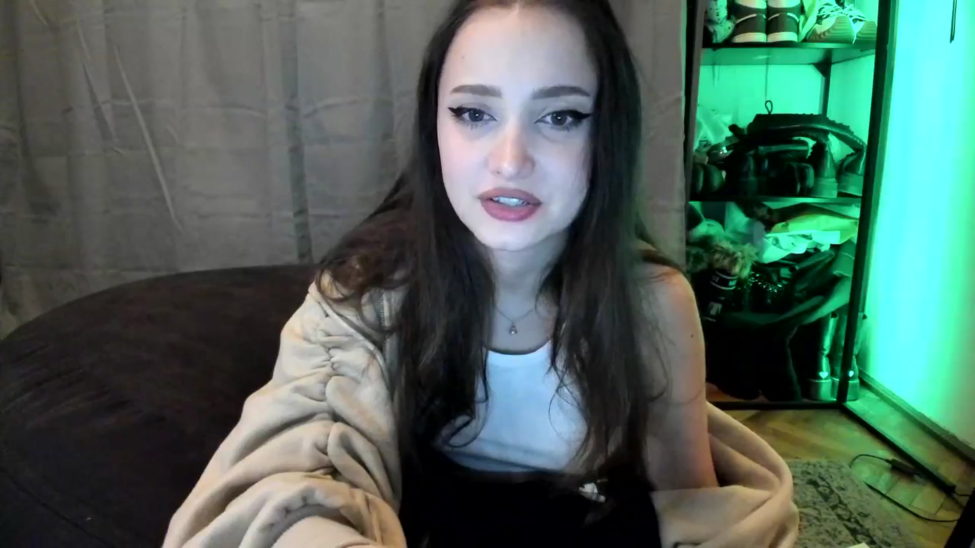 Gallery image thumbnail from TheScrewer's myfreecams stream on, 03/02/2024, 23:04 image 19 of 20