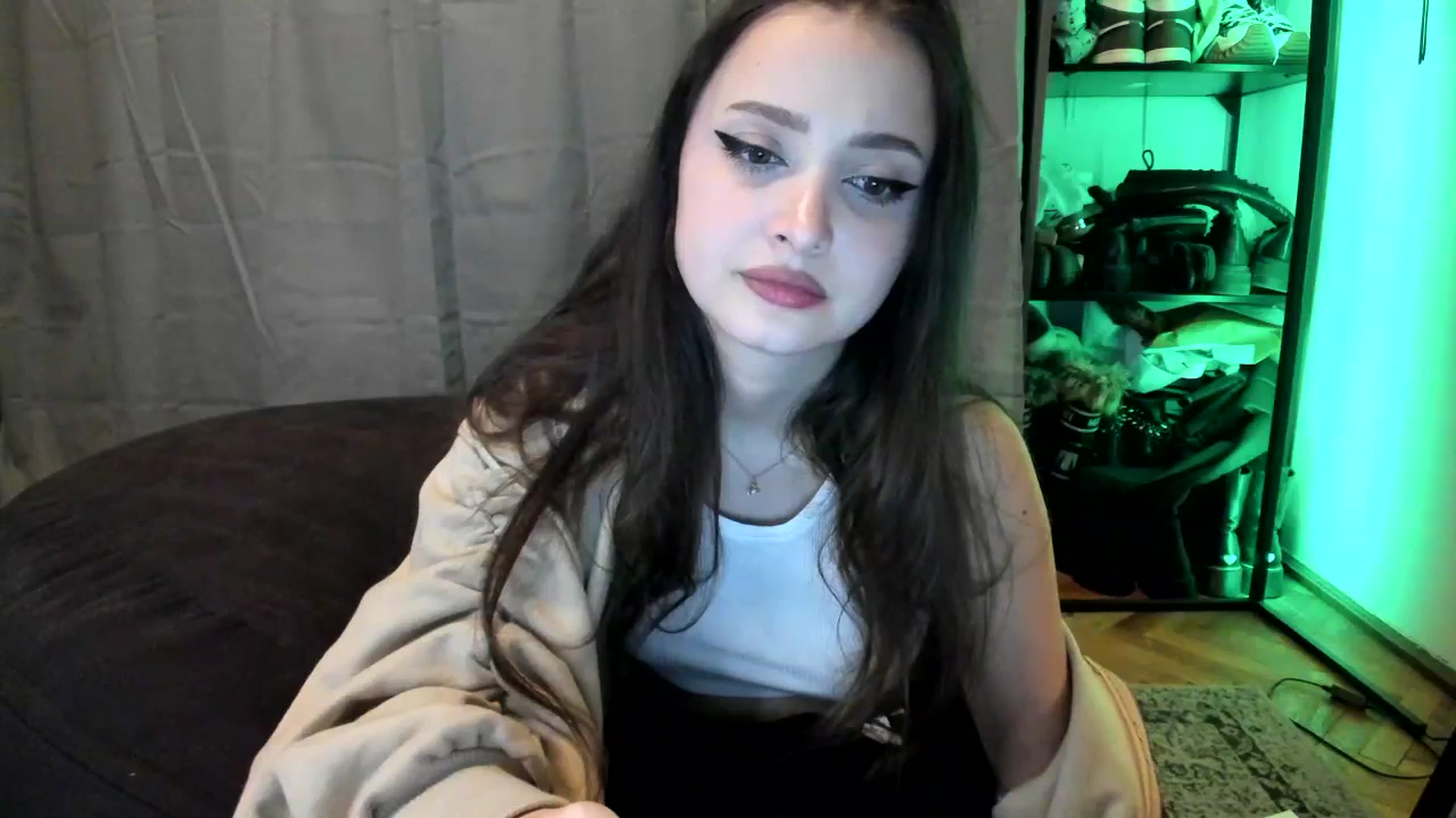 Gallery image thumbnail from TheScrewer's myfreecams stream on, 03/02/2024, 23:04 image 18 of 20