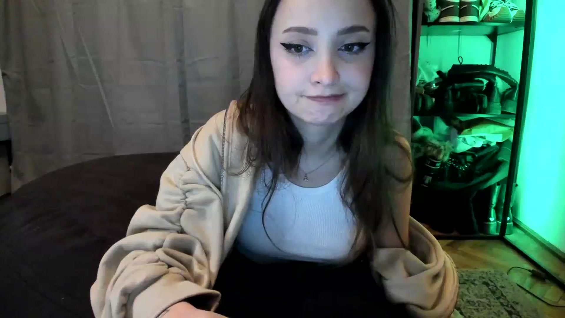 Gallery image thumbnail from TheScrewer's myfreecams stream on, 03/02/2024, 23:04 image 12 of 20
