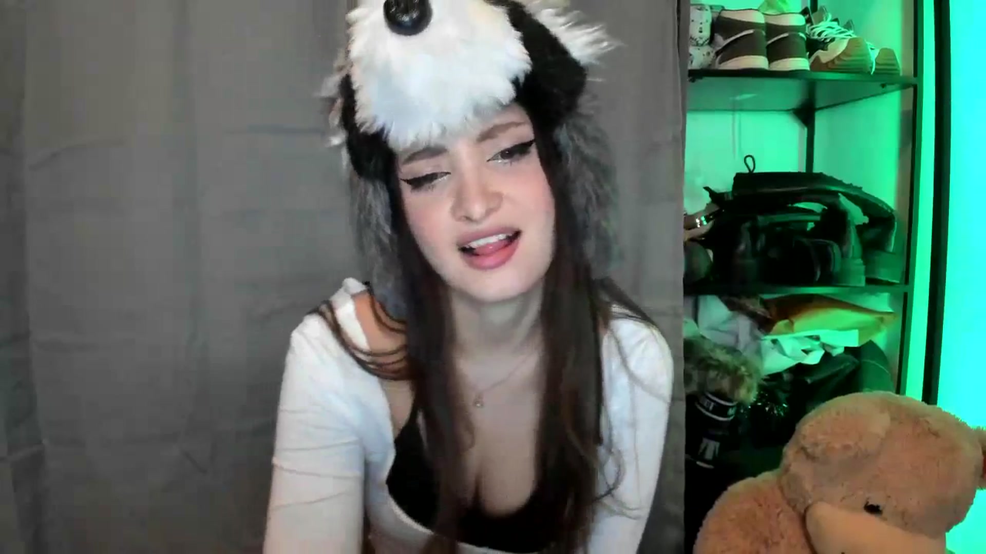 Gallery image thumbnail from TheScrewer's myfreecams stream on, 03/10/2024, 23:19 image 15 of 20