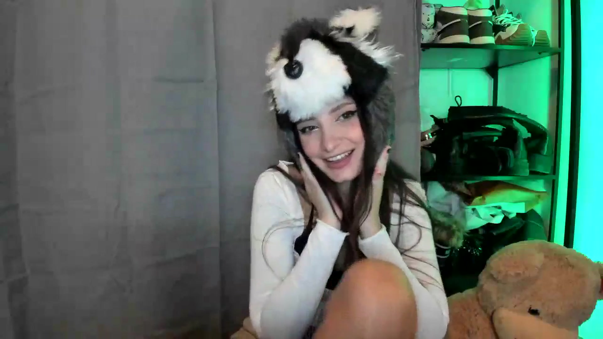 Gallery image thumbnail from TheScrewer's myfreecams stream on, 03/10/2024, 23:19 image 14 of 20