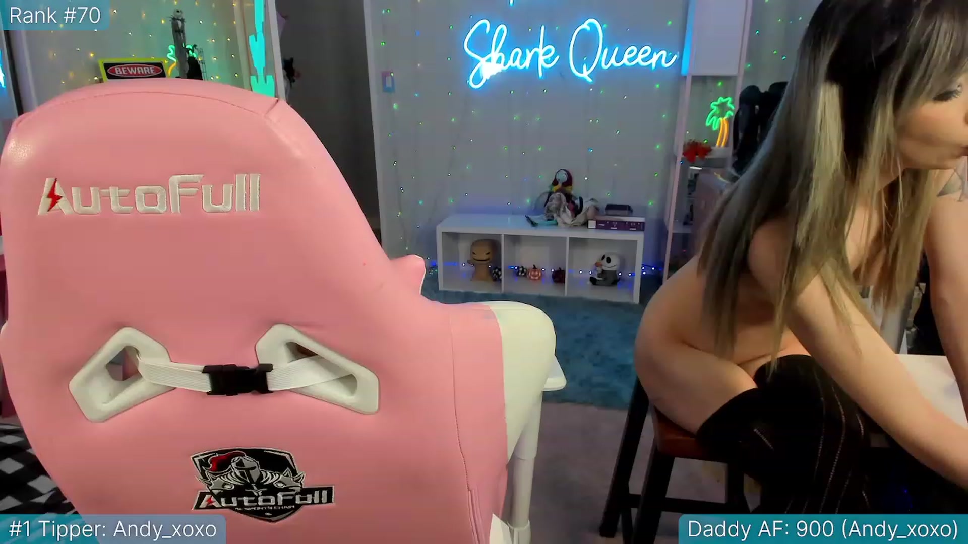 Gallery image thumbnail from TheSharkQueen's myfreecams stream on, 11/18/2022, 10:07 image 3 of 20
