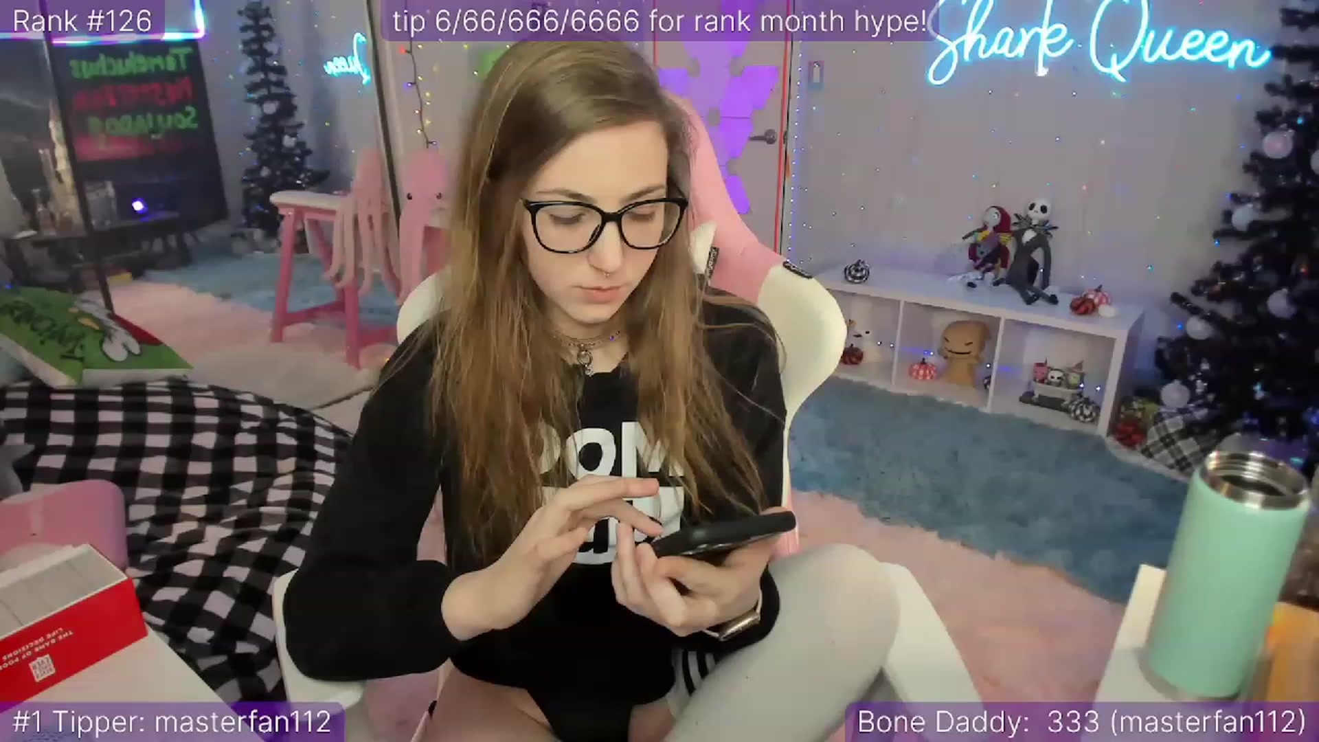 Gallery image thumbnail from TheSharkQueen's myfreecams stream on, 12/01/2022, 10:11 image 3 of 20