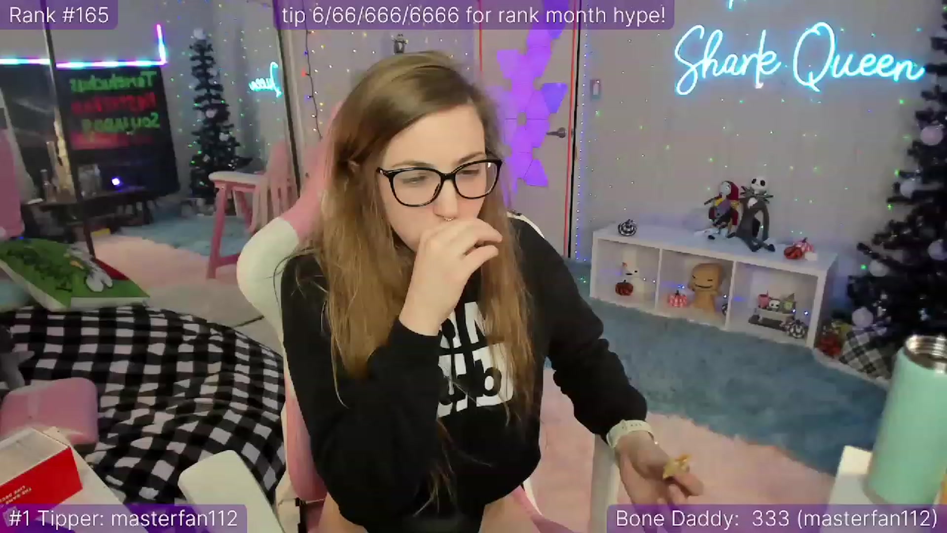 Gallery image thumbnail from TheSharkQueen's myfreecams stream on, 12/01/2022, 10:11 image 16 of 20