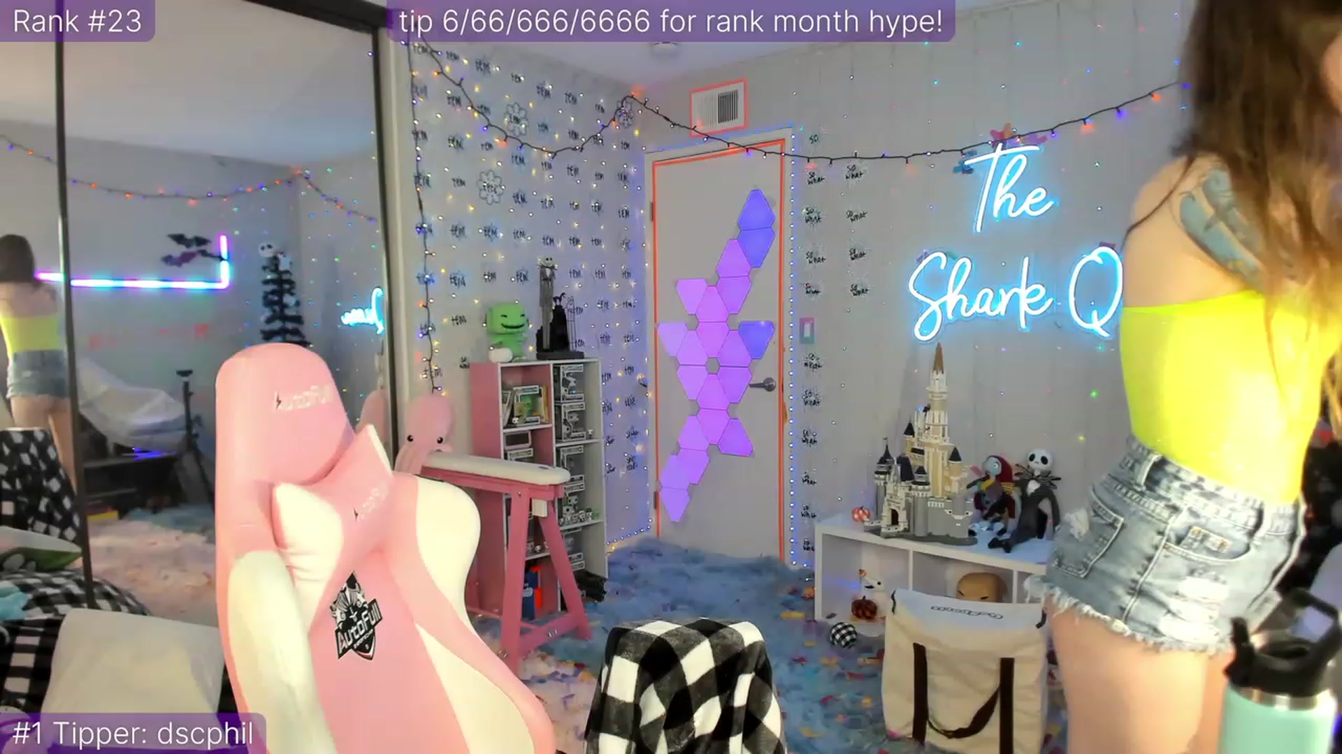 Gallery image thumbnail from TheSharkQueen's myfreecams stream on, 12/02/2022, 09:56 image 18 of 20