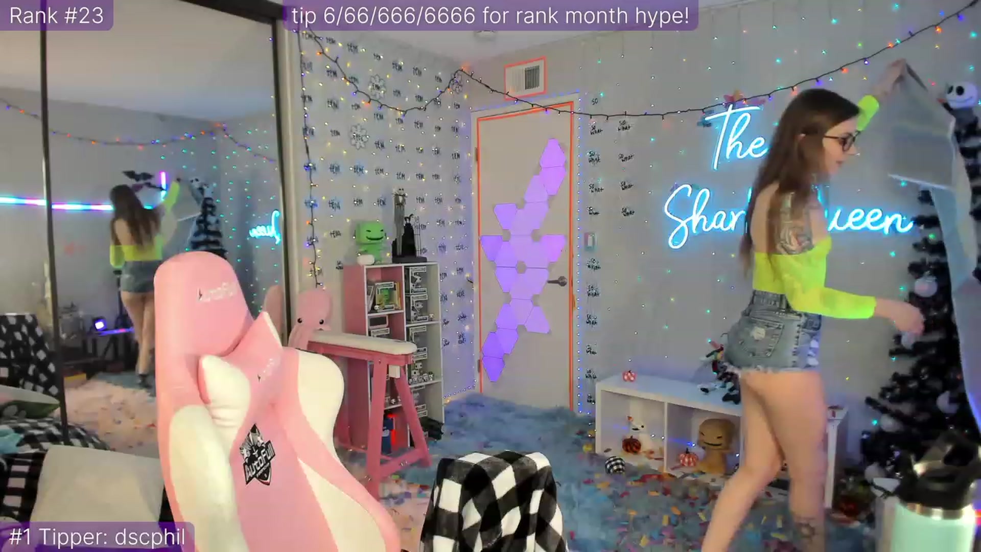 Gallery image thumbnail from TheSharkQueen's myfreecams stream on, 12/02/2022, 09:56 image 17 of 20
