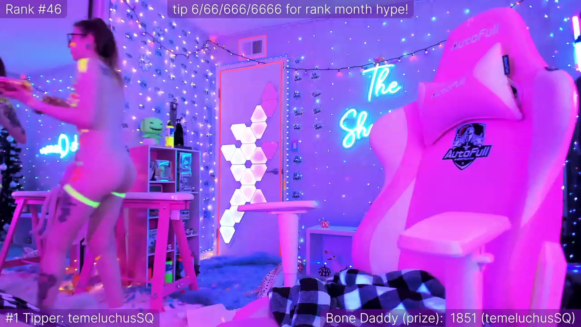 Gallery image thumbnail from TheSharkQueen's myfreecams stream on, 12/03/2022, 05:59 image 10 of 20