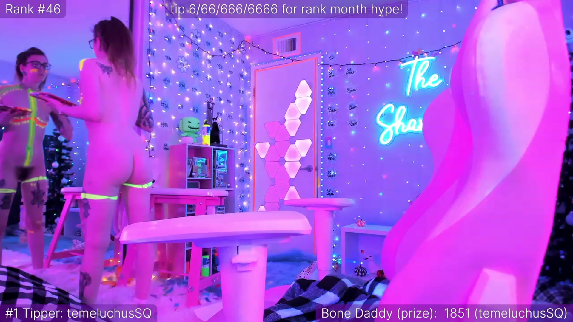 Gallery image thumbnail from TheSharkQueen's myfreecams stream on, 12/03/2022, 05:59 image 4 of 20