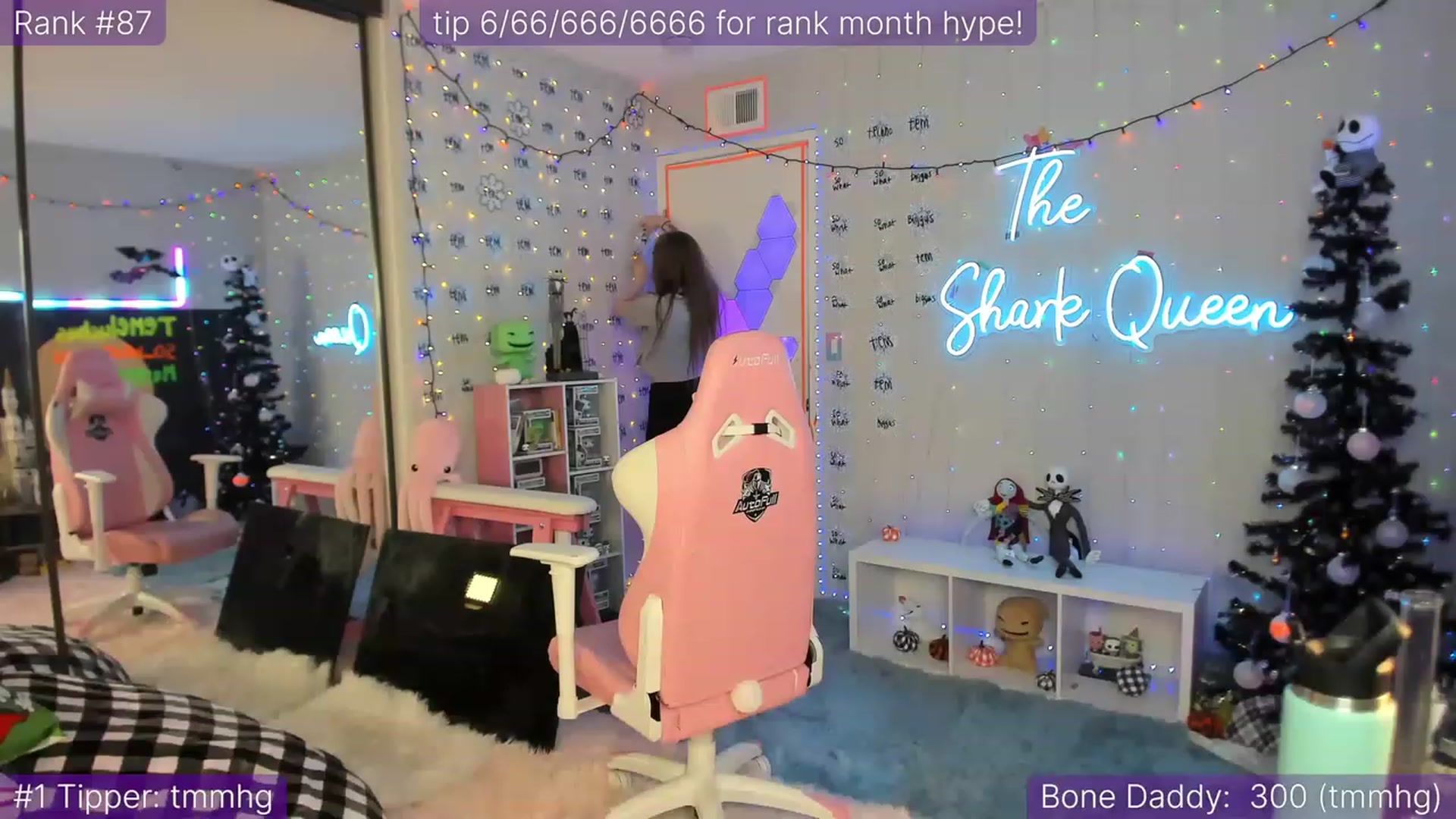 Gallery image thumbnail from TheSharkQueen's myfreecams stream on, 12/07/2022, 10:23 image 13 of 20