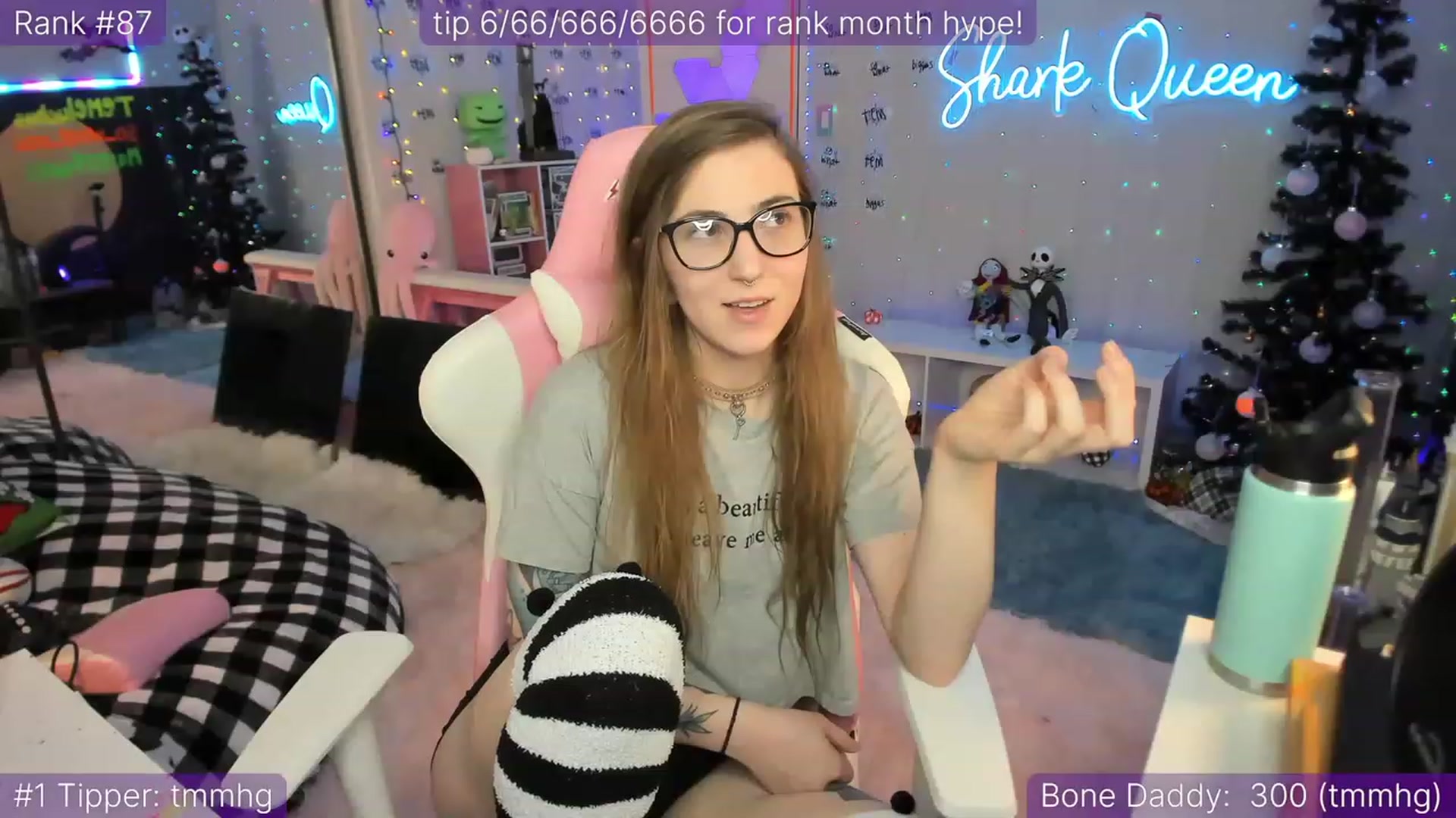 Gallery image thumbnail from TheSharkQueen's myfreecams stream on, 12/07/2022, 10:23 image 19 of 20