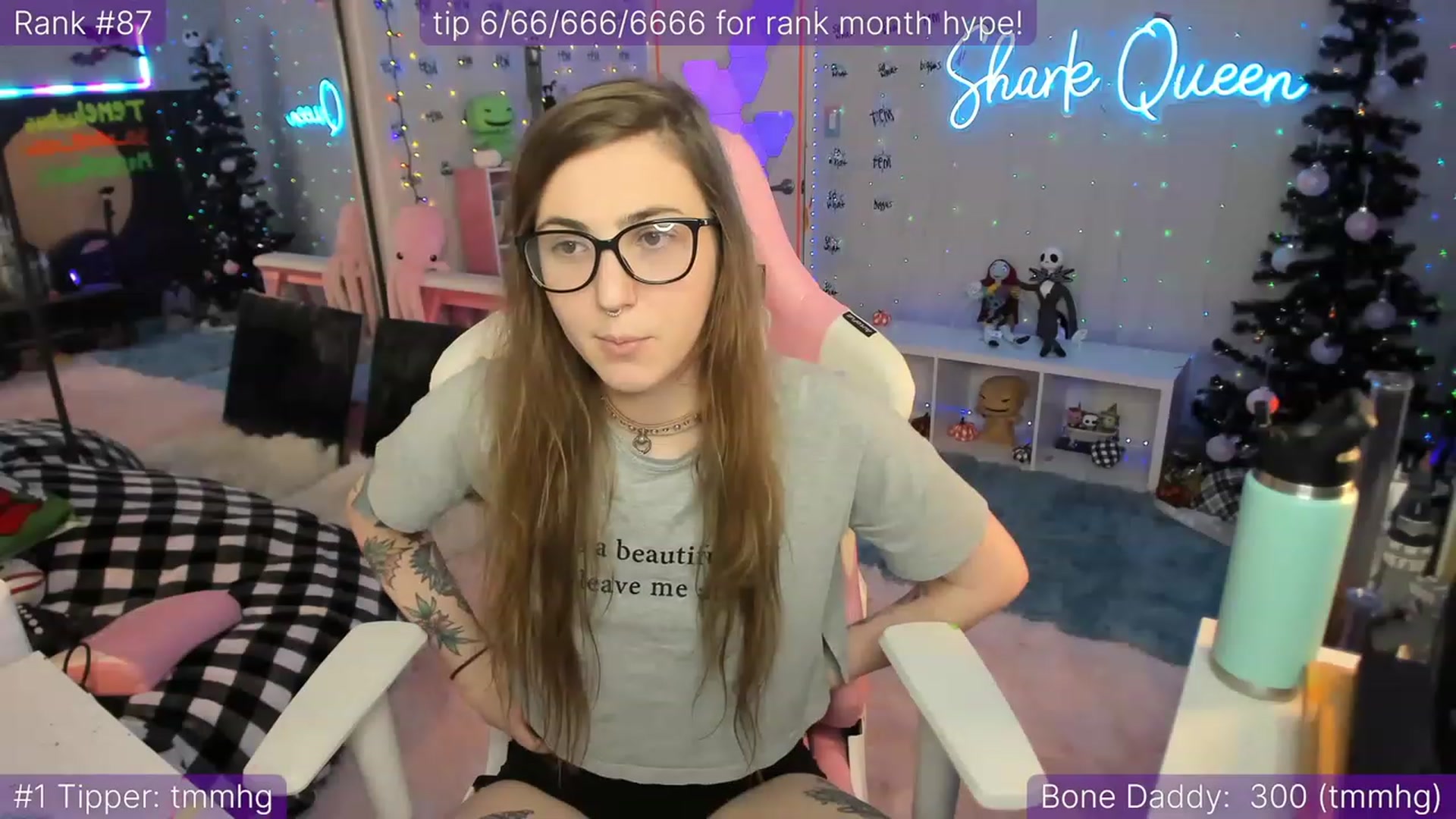 Gallery image thumbnail from TheSharkQueen's myfreecams stream on, 12/07/2022, 10:23 image 12 of 20