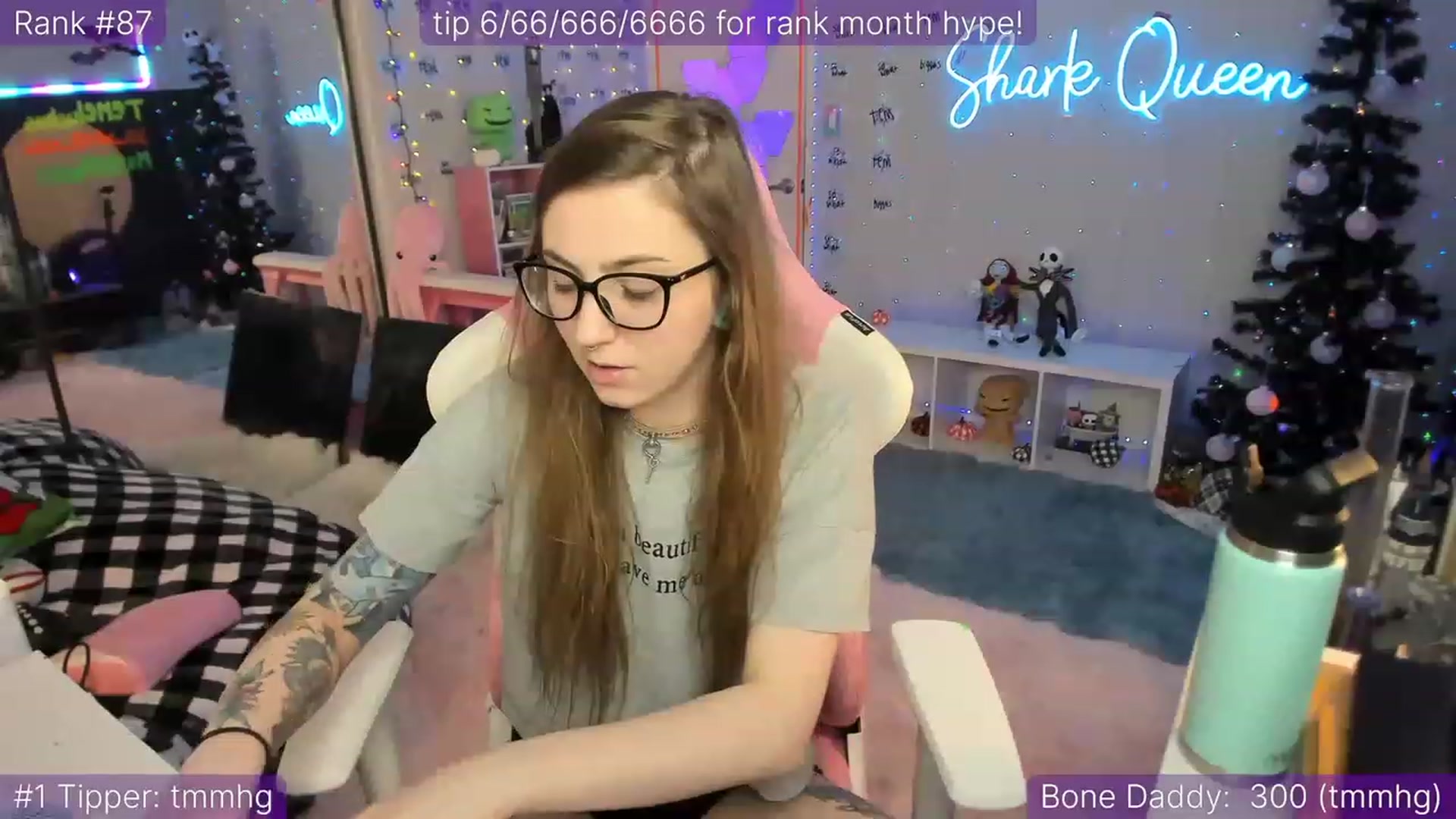 Gallery image thumbnail from TheSharkQueen's myfreecams stream on, 12/07/2022, 10:23 image 11 of 20