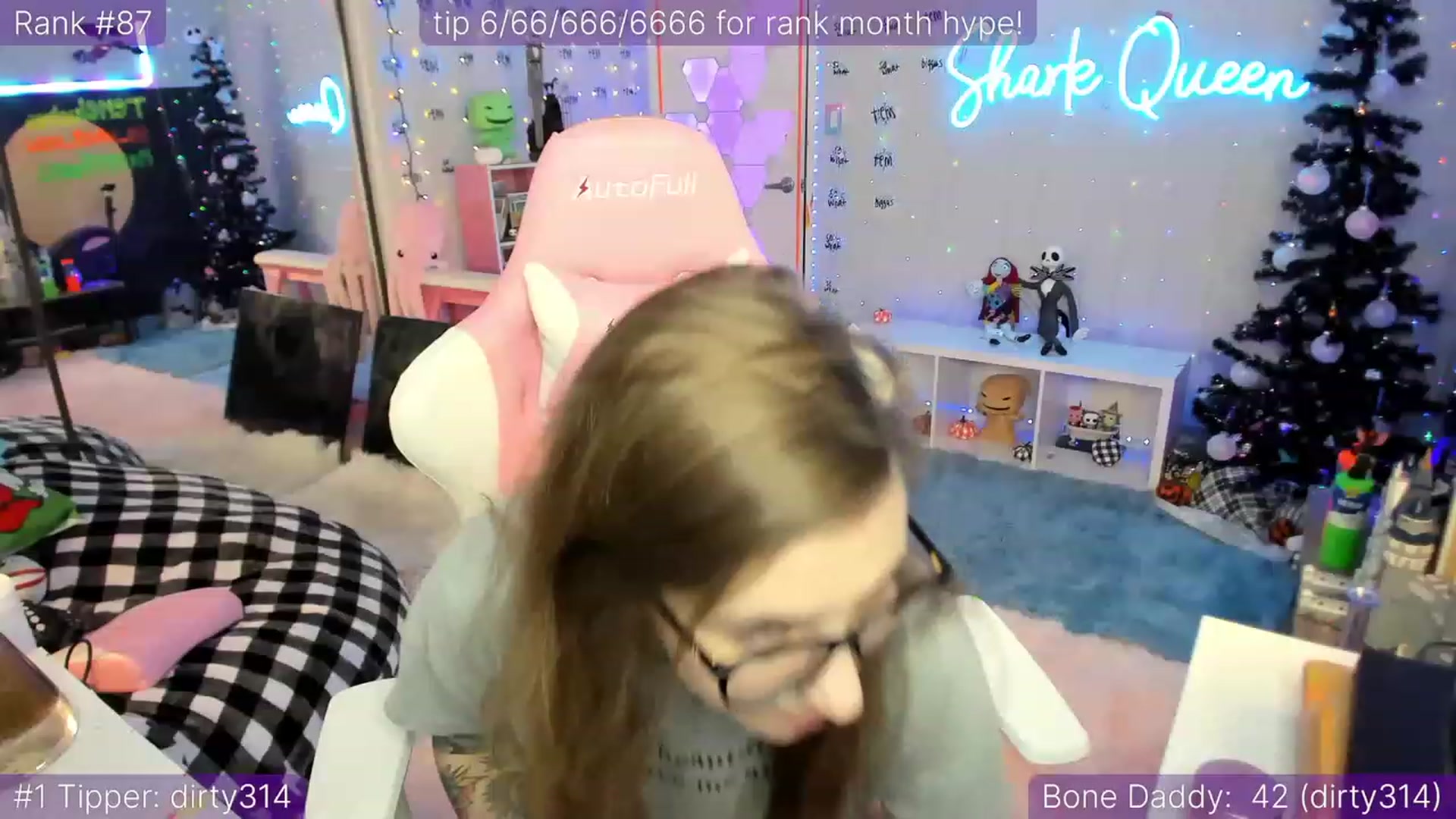 Gallery image thumbnail from TheSharkQueen's myfreecams stream on, 12/07/2022, 10:23 image 6 of 20