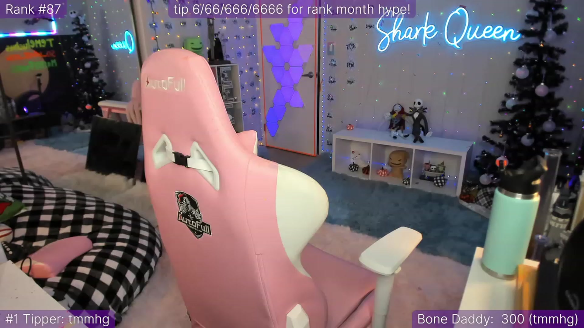 Gallery image thumbnail from TheSharkQueen's myfreecams stream on, 12/07/2022, 10:23 image 18 of 20