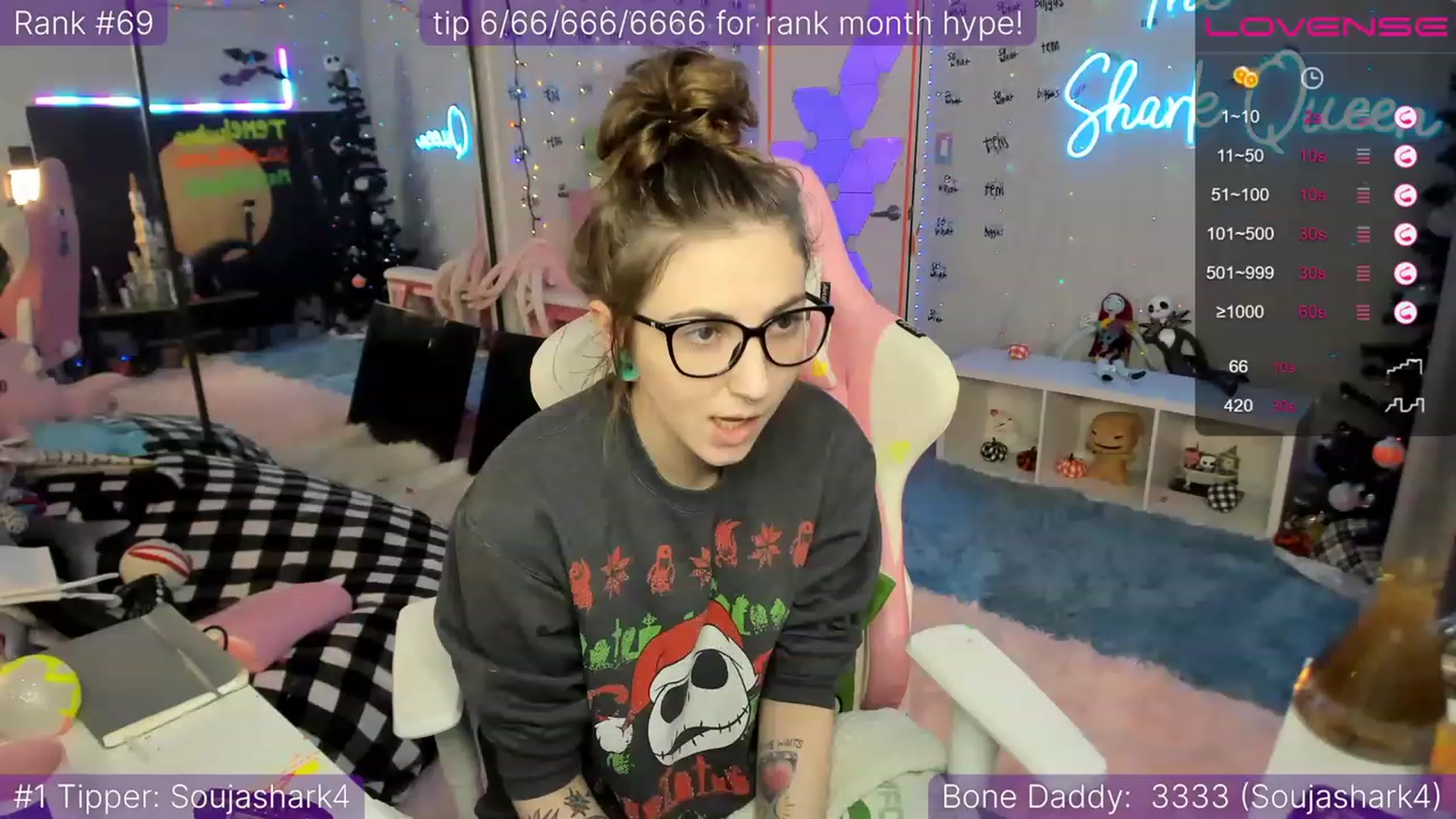 Gallery image thumbnail from TheSharkQueen's myfreecams stream on, 12/09/2022, 02:37 image 15 of 20