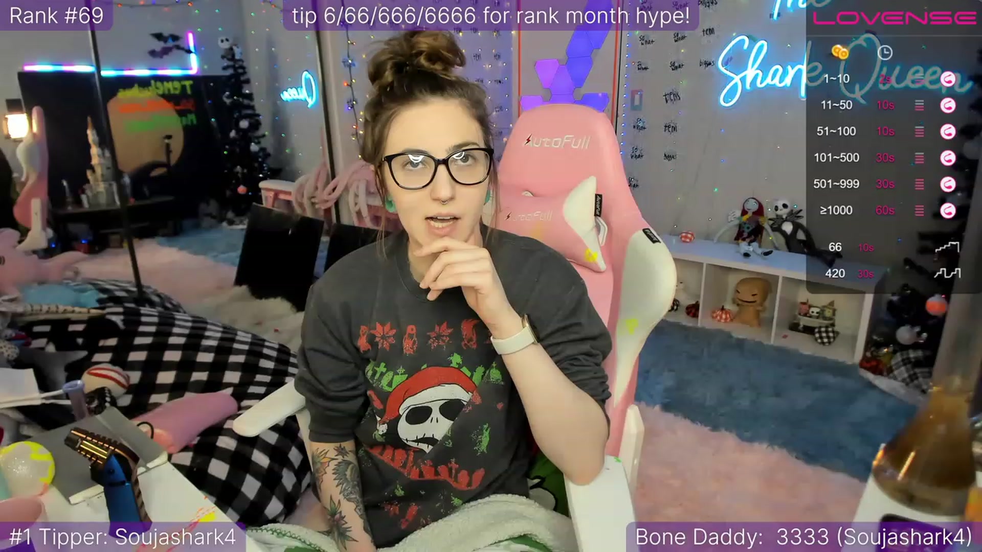 Gallery image thumbnail from TheSharkQueen's myfreecams stream on, 12/09/2022, 02:37 image 12 of 20