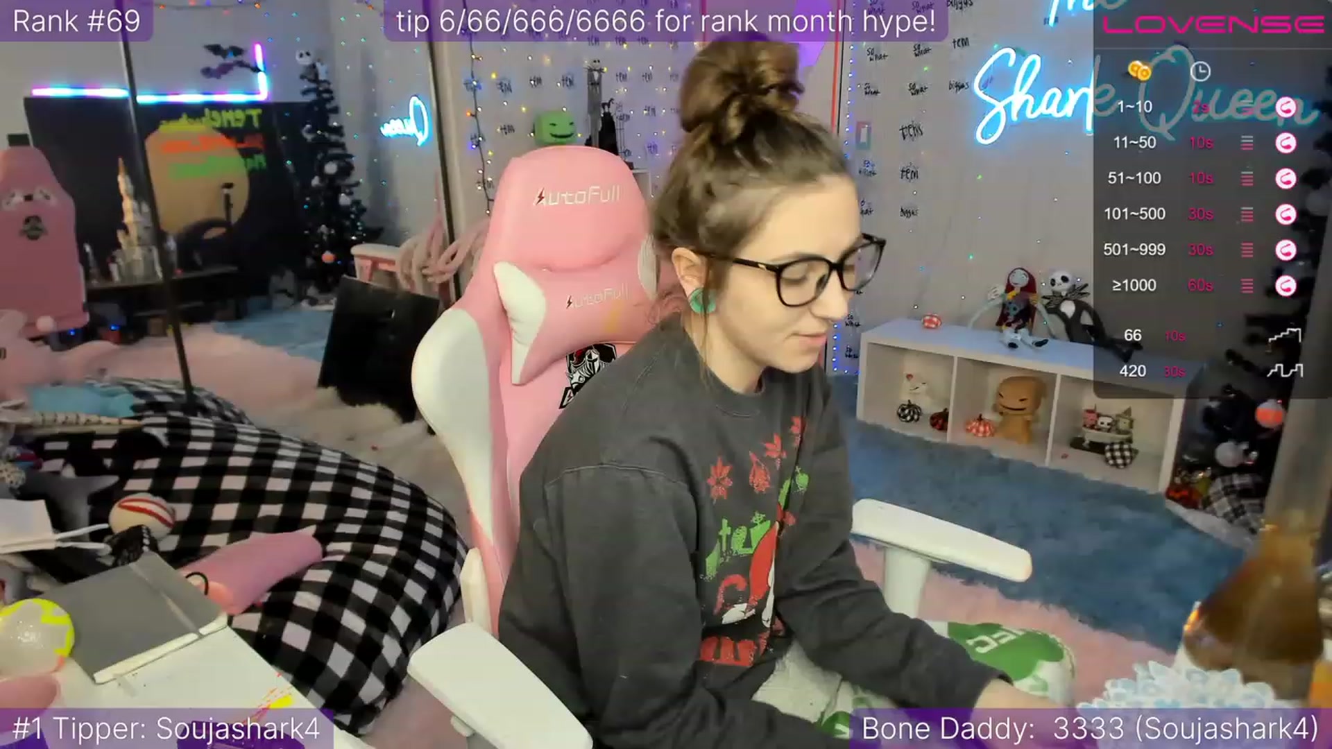 Gallery image thumbnail from TheSharkQueen's myfreecams stream on, 12/09/2022, 02:37 image 16 of 20