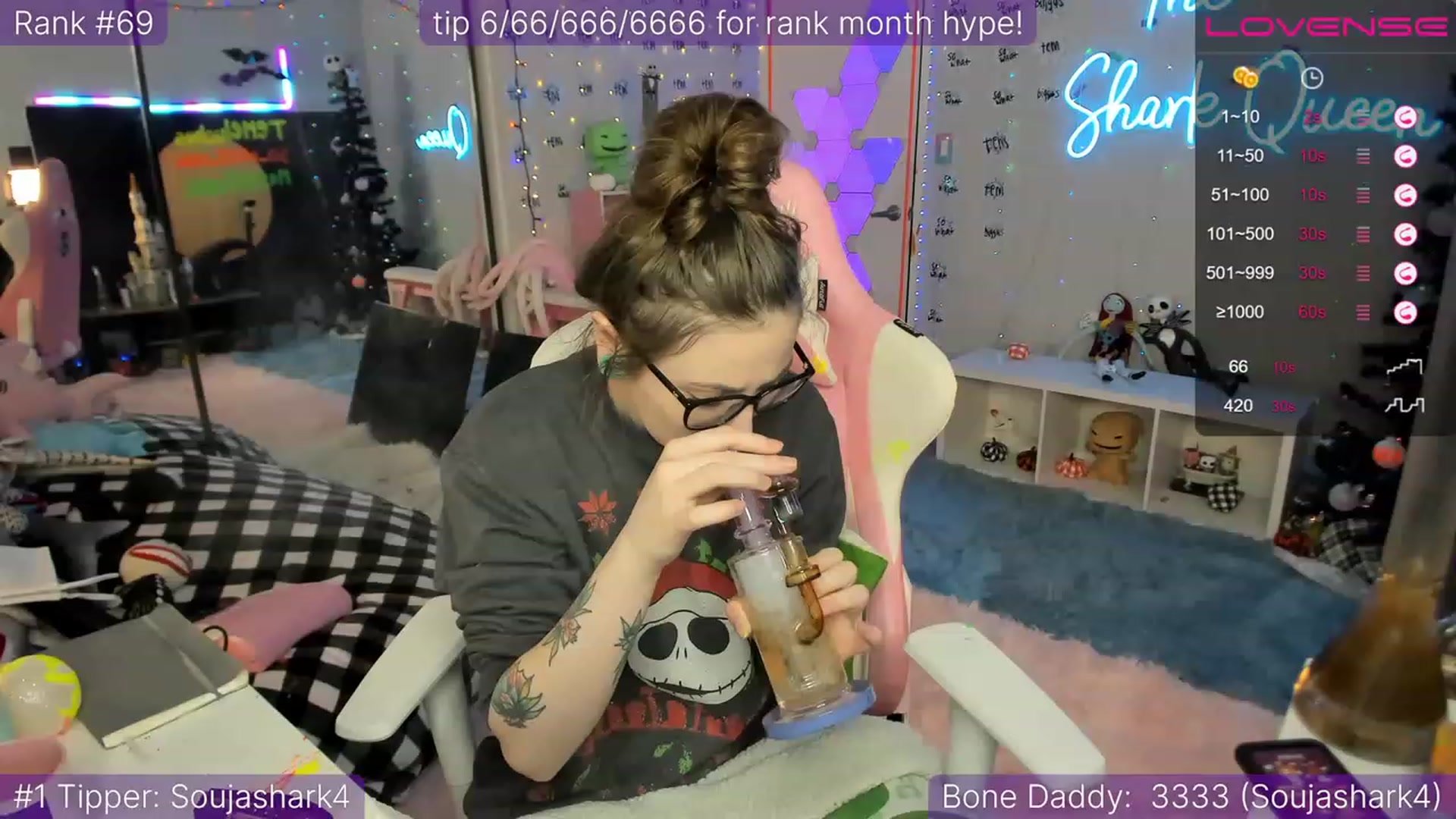 Gallery image thumbnail from TheSharkQueen's myfreecams stream on, 12/09/2022, 02:37 image 14 of 20