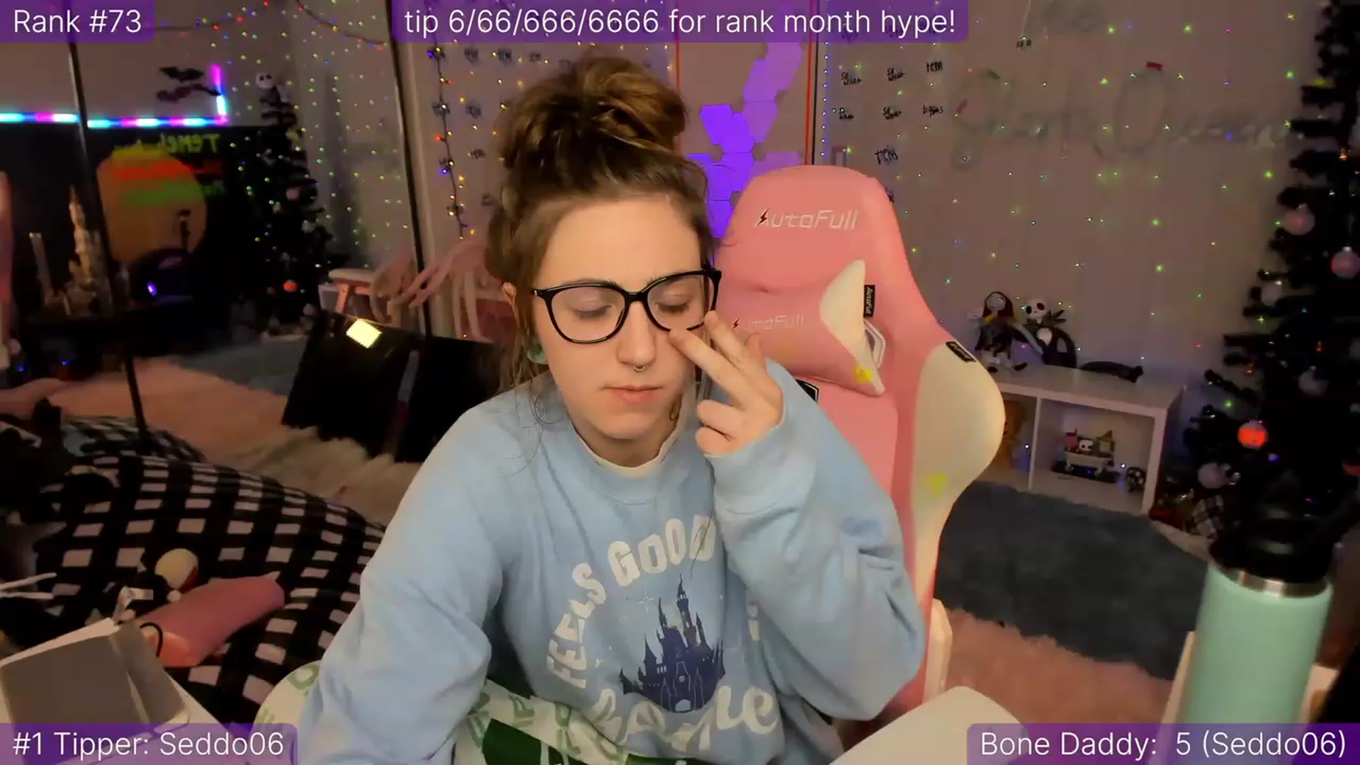Gallery image thumbnail from TheSharkQueen's myfreecams stream on, 12/09/2022, 09:34 image 6 of 20