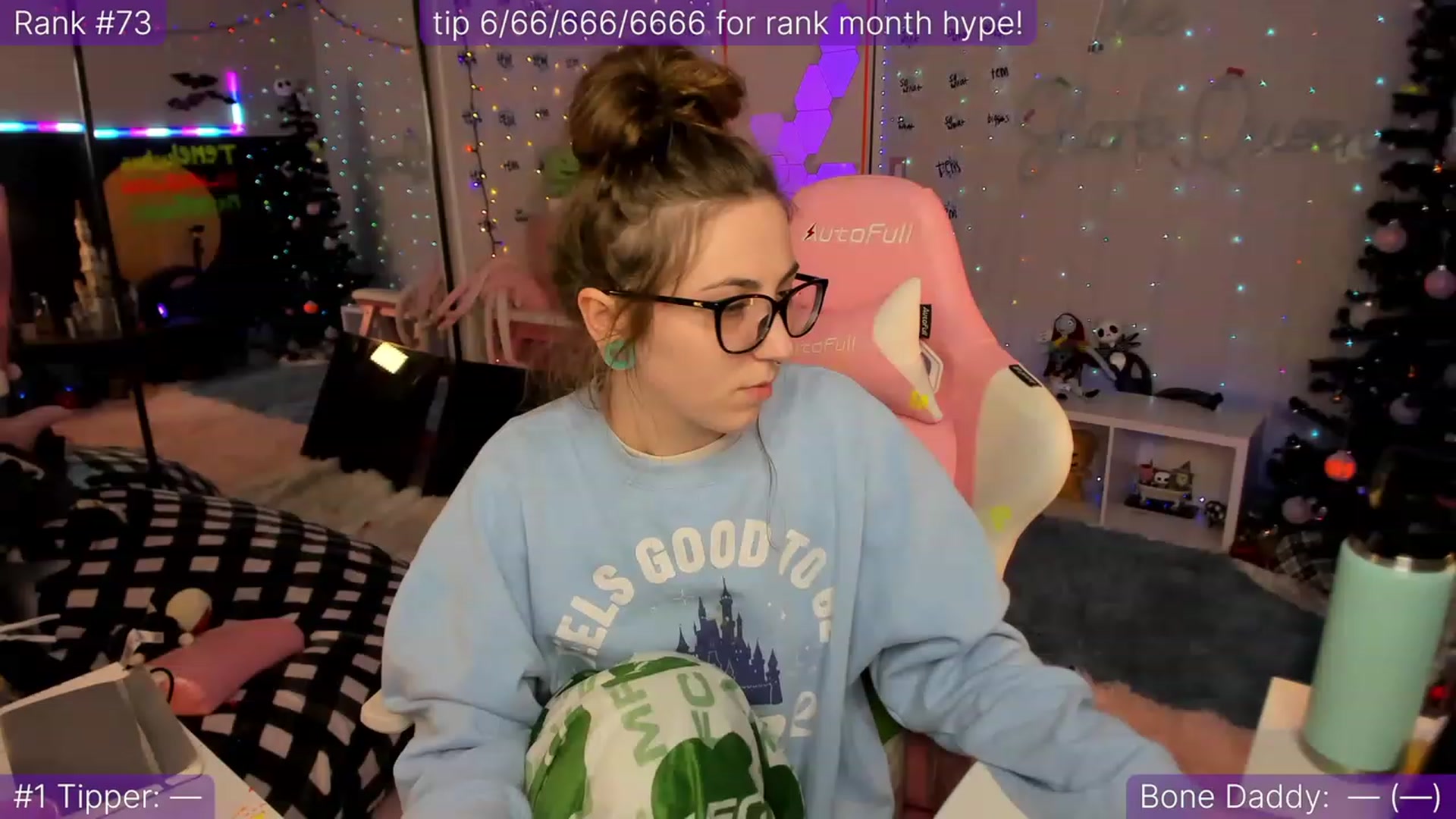 Gallery image thumbnail from TheSharkQueen's myfreecams stream on, 12/09/2022, 09:34 image 1 of 20